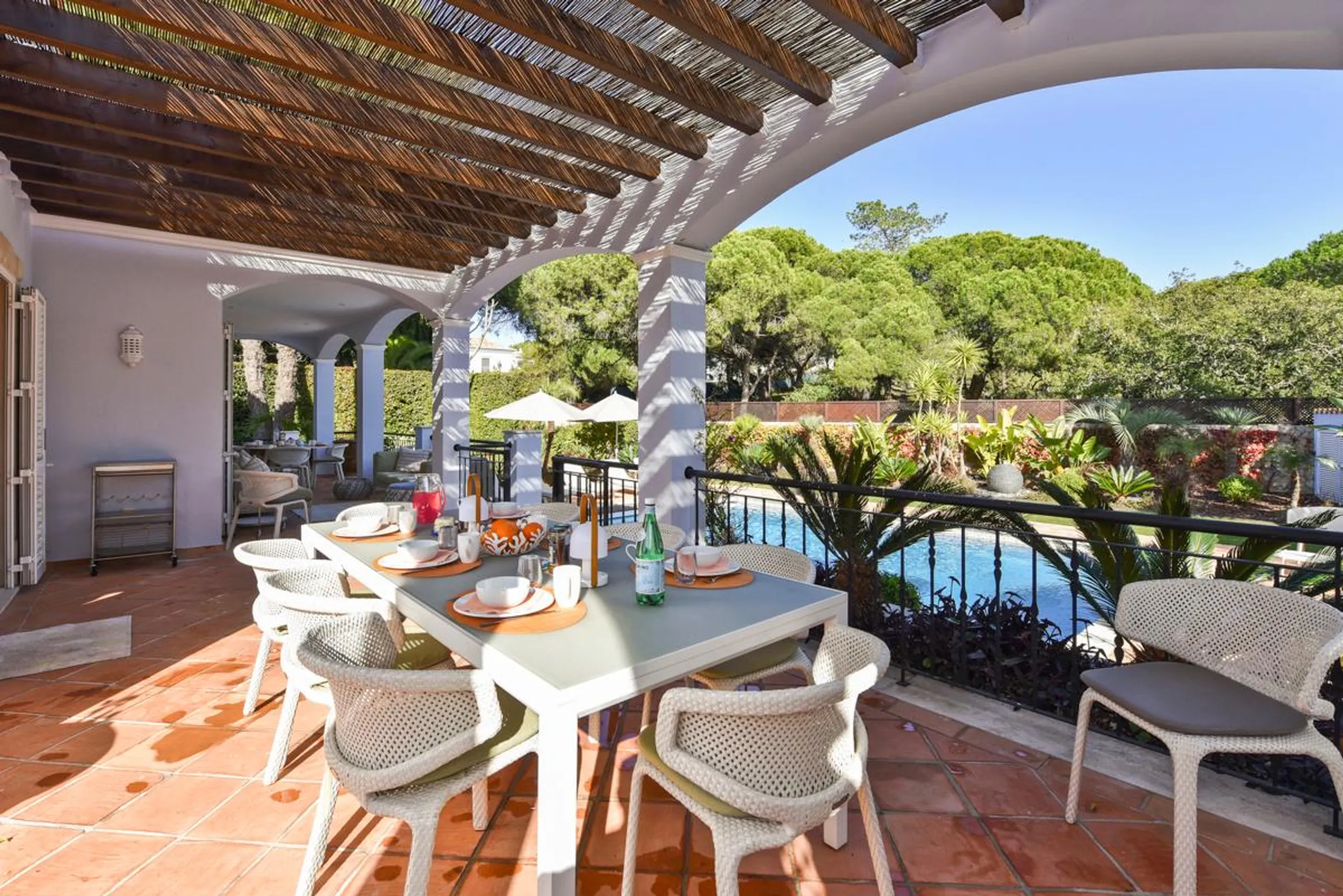 Exquisite Vale do Lobo Villa with Private Pool and Awe-Inspiring Views — photograph 2