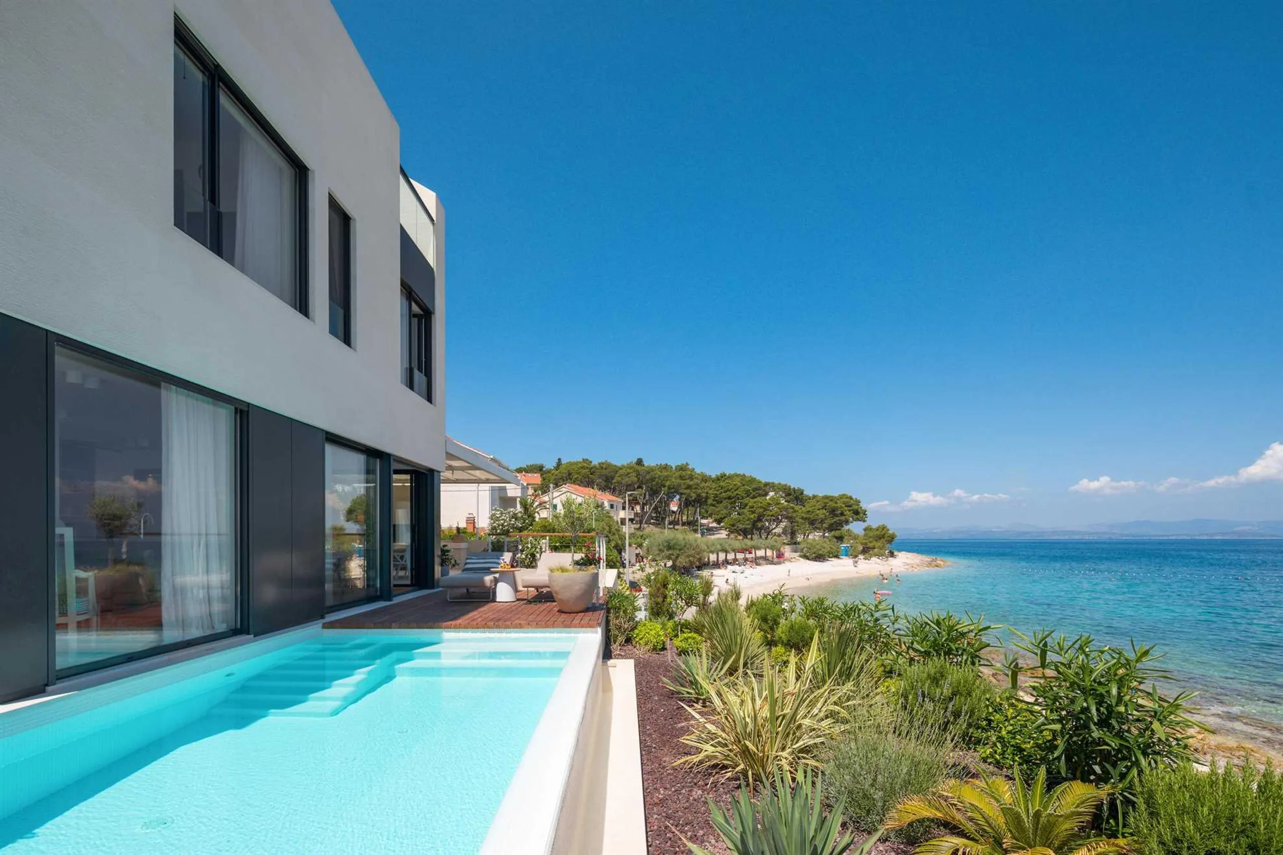 Refined Villa with Infinity Pool and Stunning Beaches — photograph 11