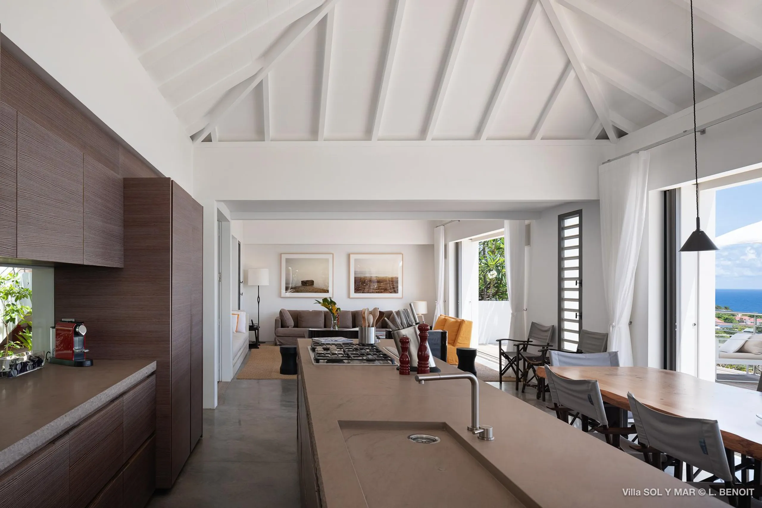 Luxury Oceanview Estate with Infinity Pool and Fitness Room — photograph 9