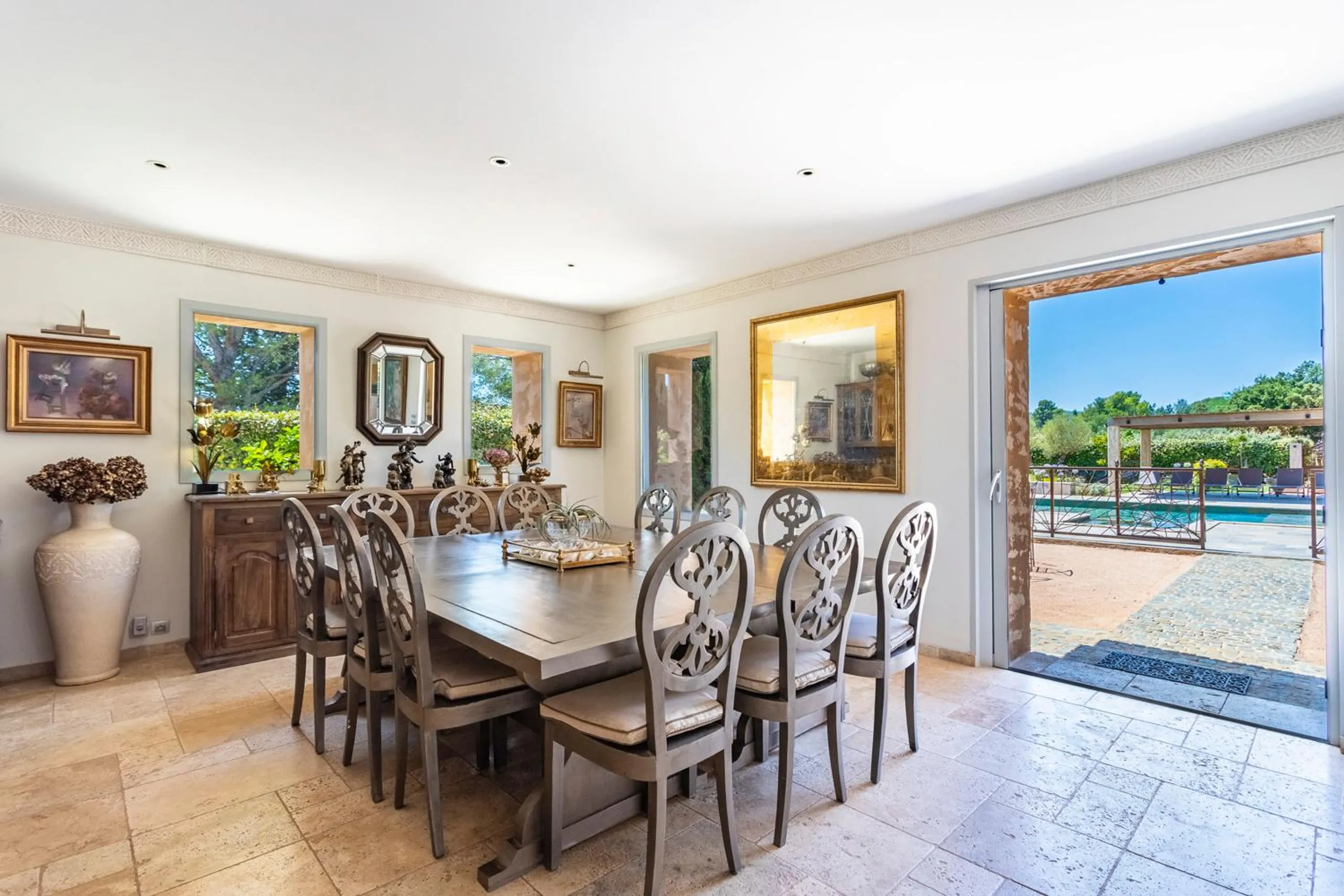 Captivating 4BR Villa with Private Pool and Vineyards — photograph 7