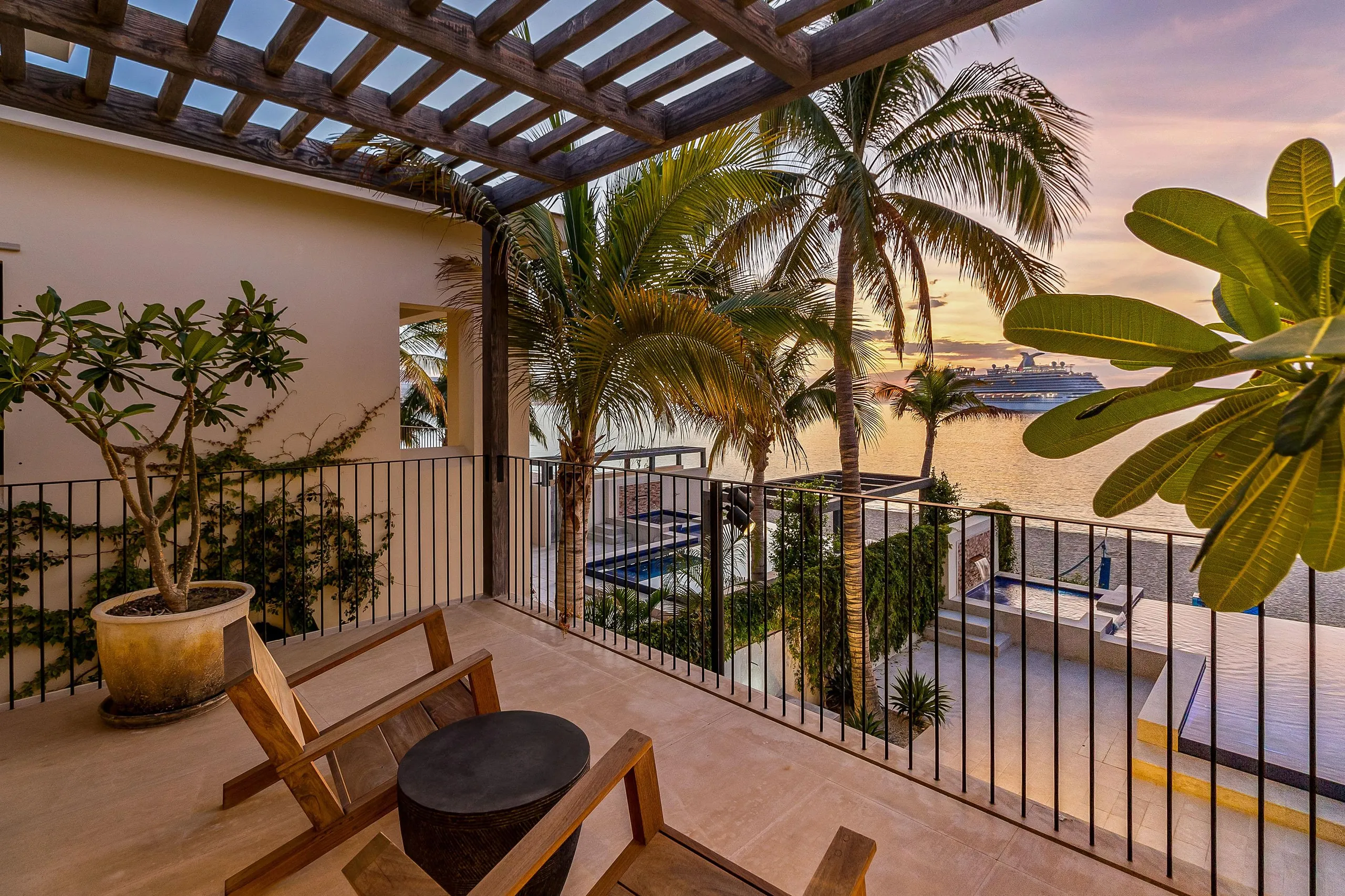 Deluxe Relaxation Villa with Infinity Pool and Stunning Ocean View — photograph 6