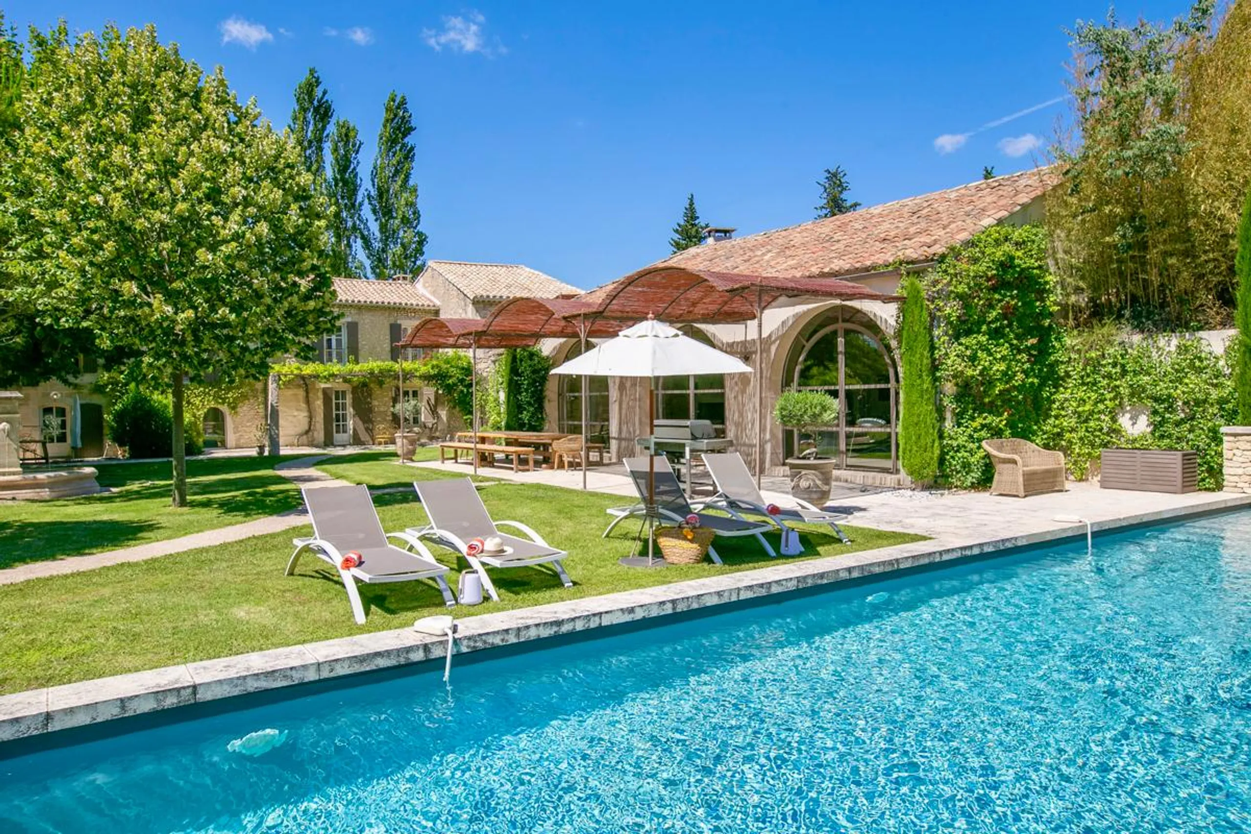 Opulent Provence Villa with Private Heated Pool, and Extensive Gardens, Saint Remy De Provence