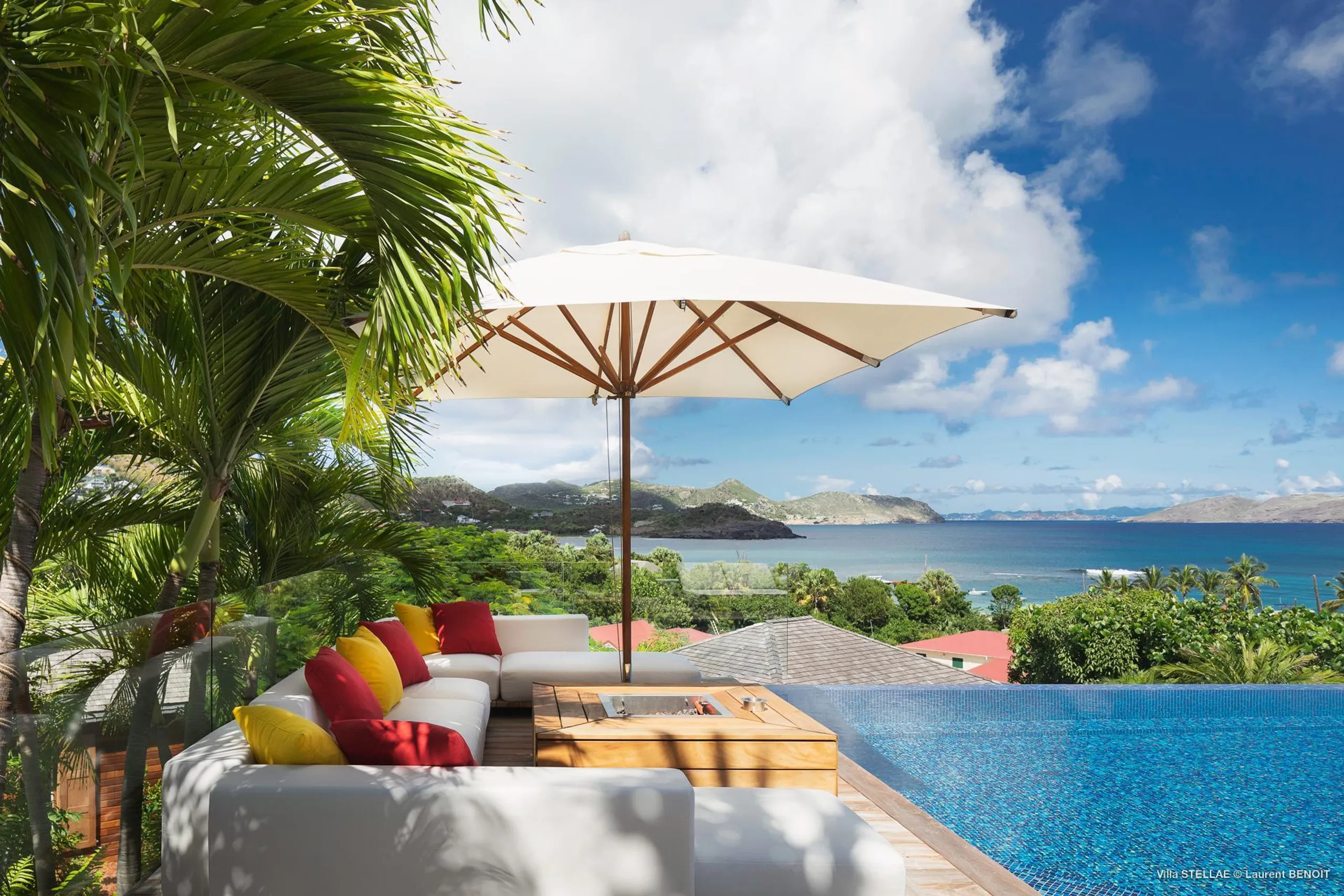 Extraordinary Luxury Estate with Infinity Pool and Sweeping Ocean Views — photograph 4