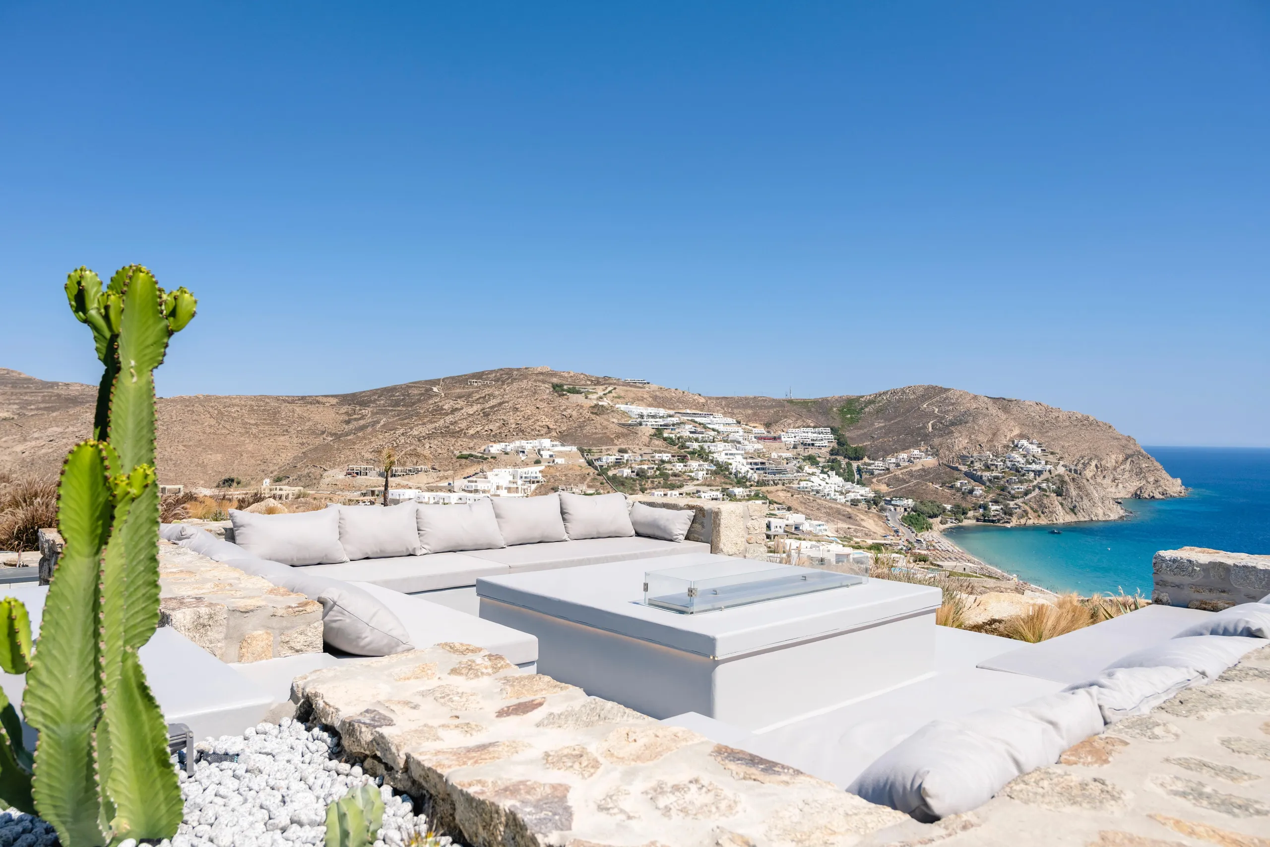Luxury Mykonos Villa: Breathtaking Views, Modern Design, and Unparalleled Comfort — photograph 10