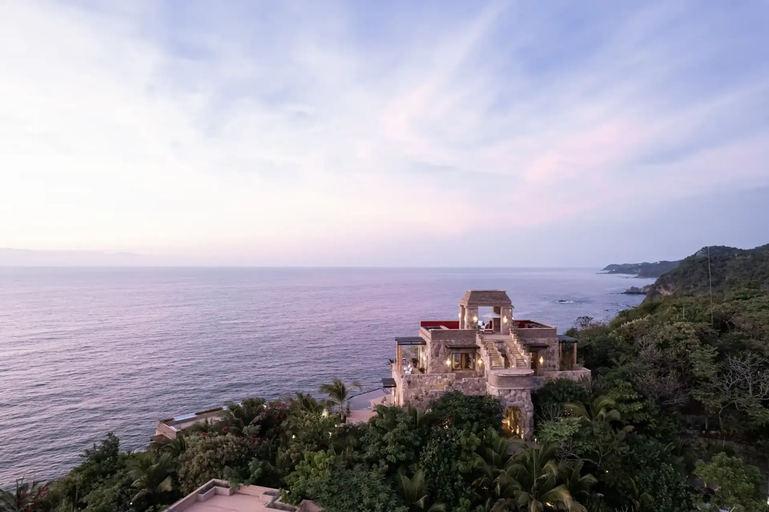Refreshing Cultural-Inspired Punta Mita Villa with Infinity Pool & Beach Access — photograph 10