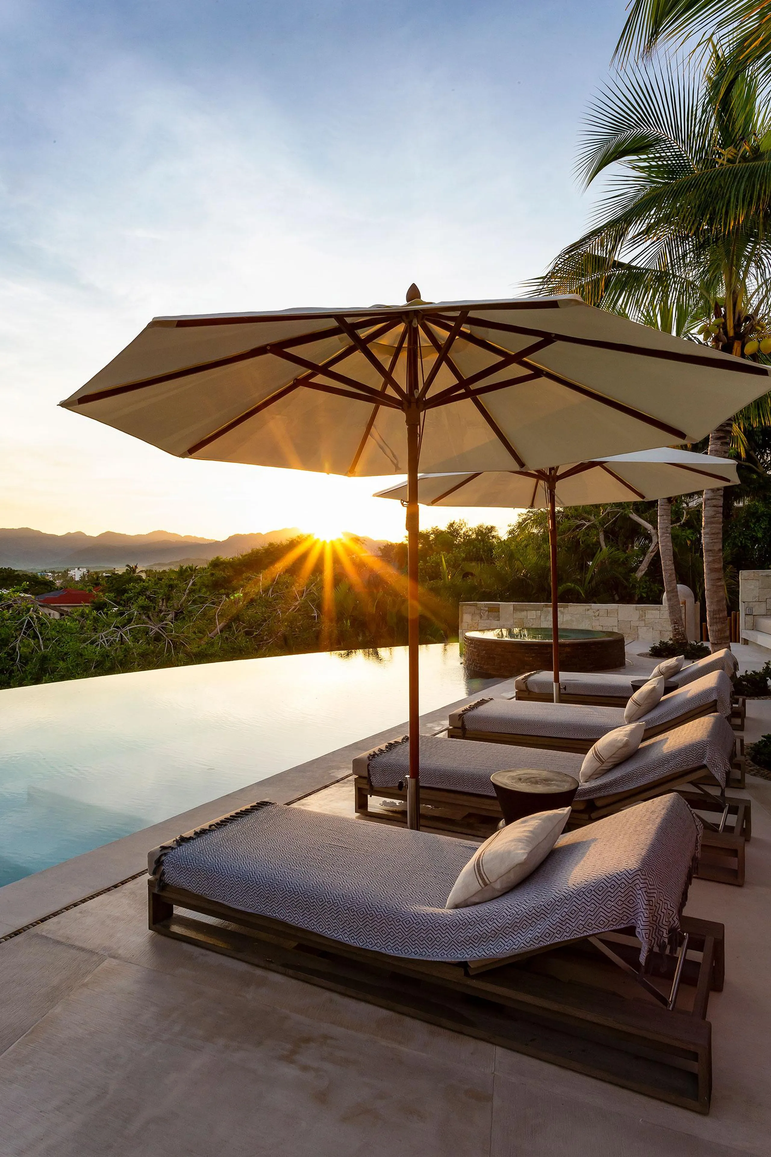 Awe-Inspiring Views and Unmatched Elegance With Breathtaking Beauty Coastal Retreat — photograph 9