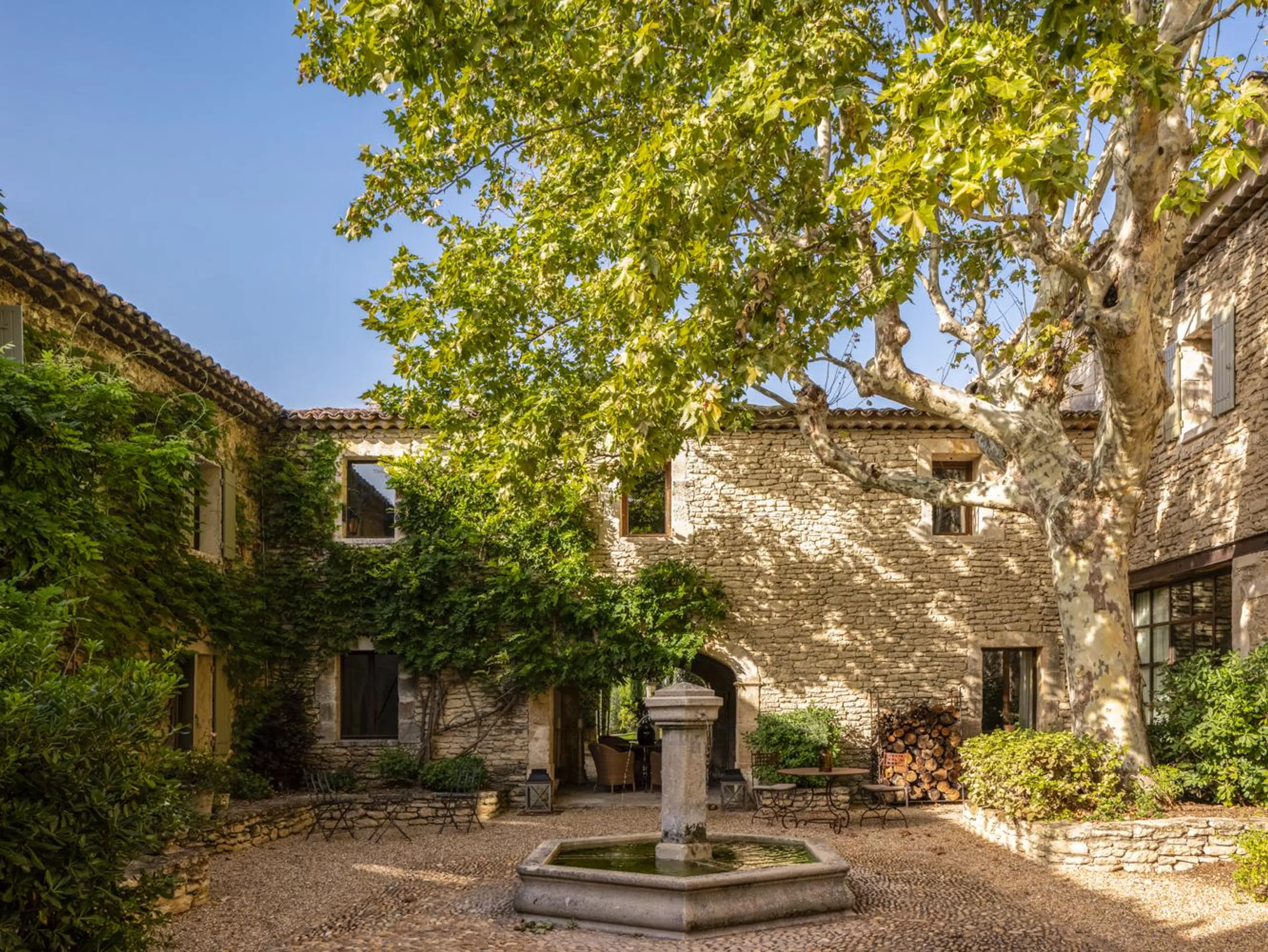 Elegant Historic Villa with Private Pool and Courtyard — photograph 11