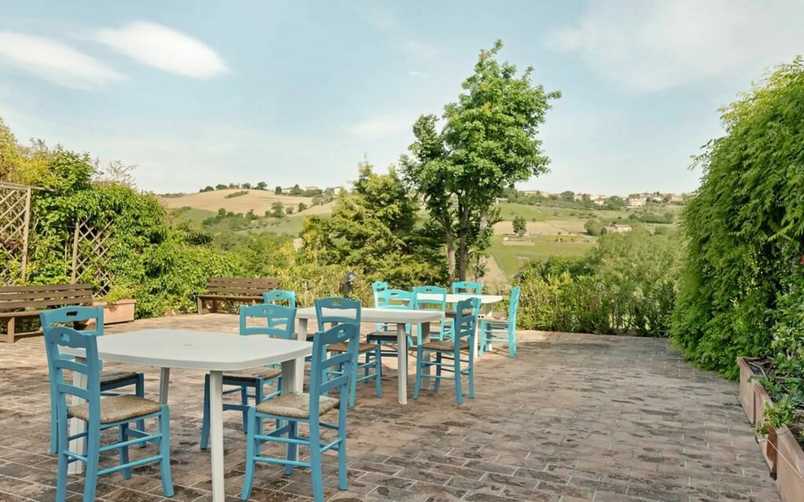 Serene Historic Villa with Pool and Spectacular Panorama of the Surrounding Nature All VILLAWAY® — photograph 4