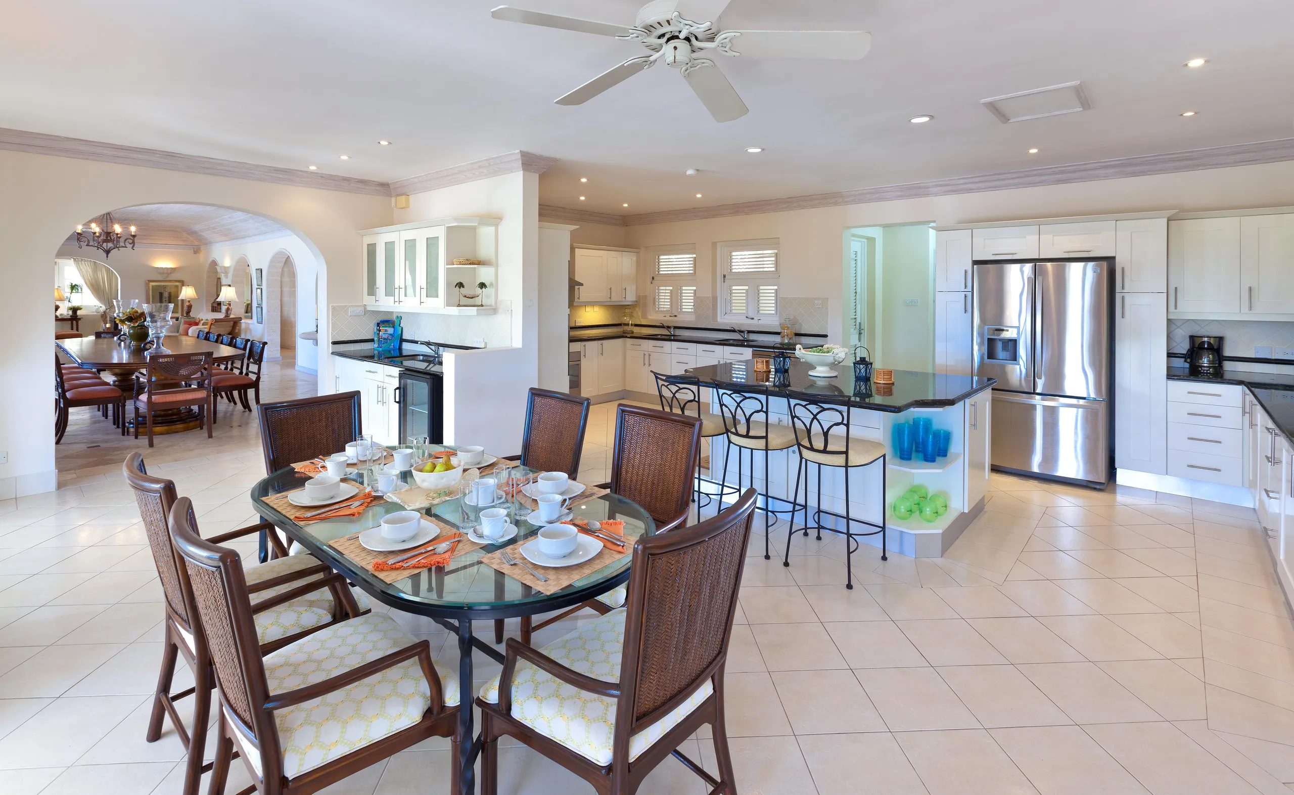 Colonial Styled Five-Bedroom Villa with Private Pool, Golf Course and Western Coastline Views — photograph 6