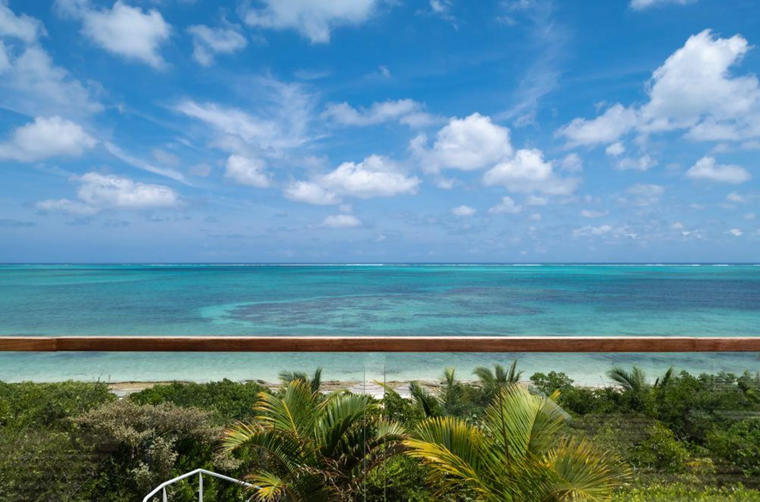 Unmatched Luxury: Providenciales Flagship Beachfront Villa with Private Beach — photograph 7
