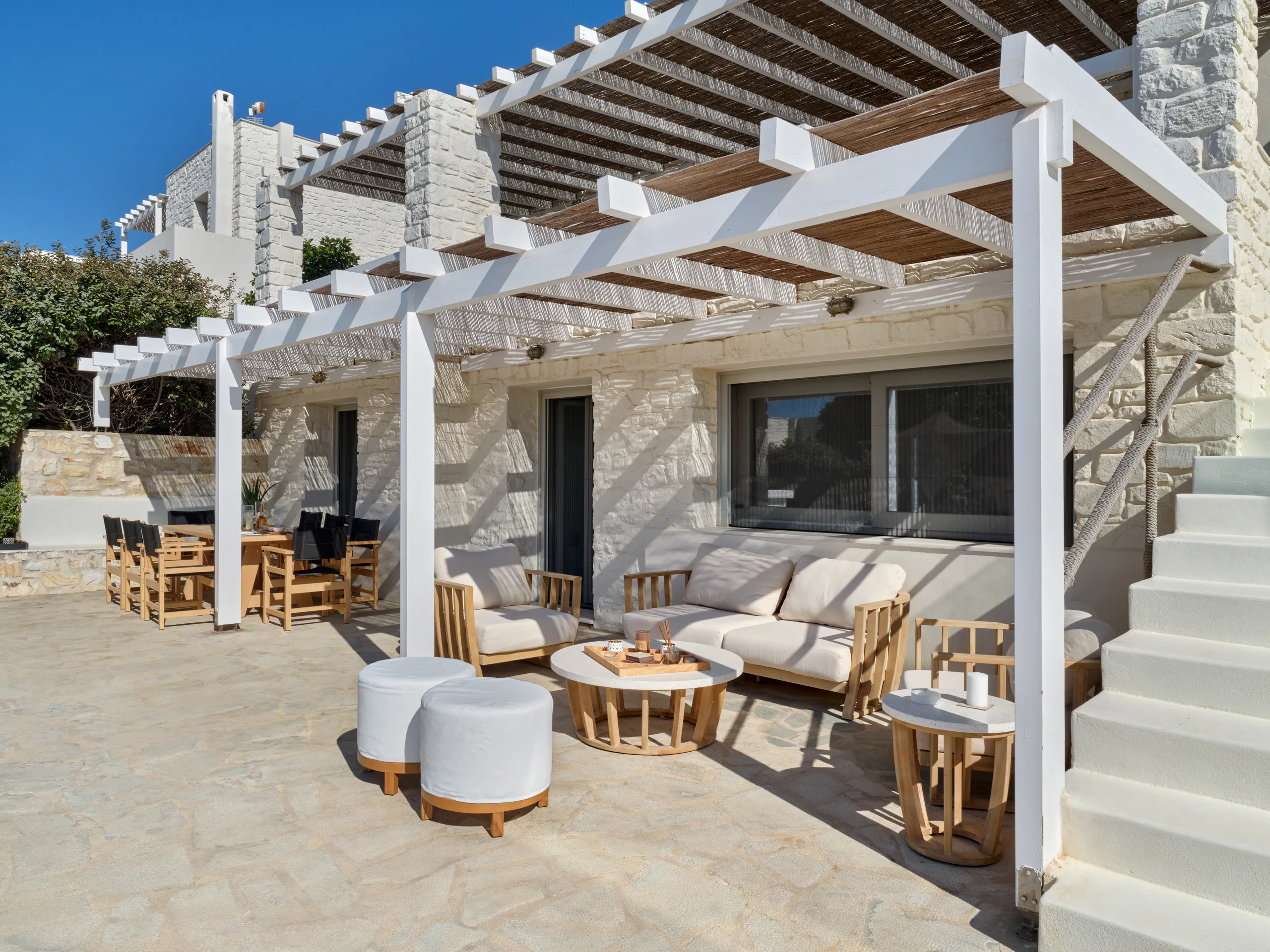 Sumptuous Retreat with Private Pool and Breathtaking Sea Views — photograph 2