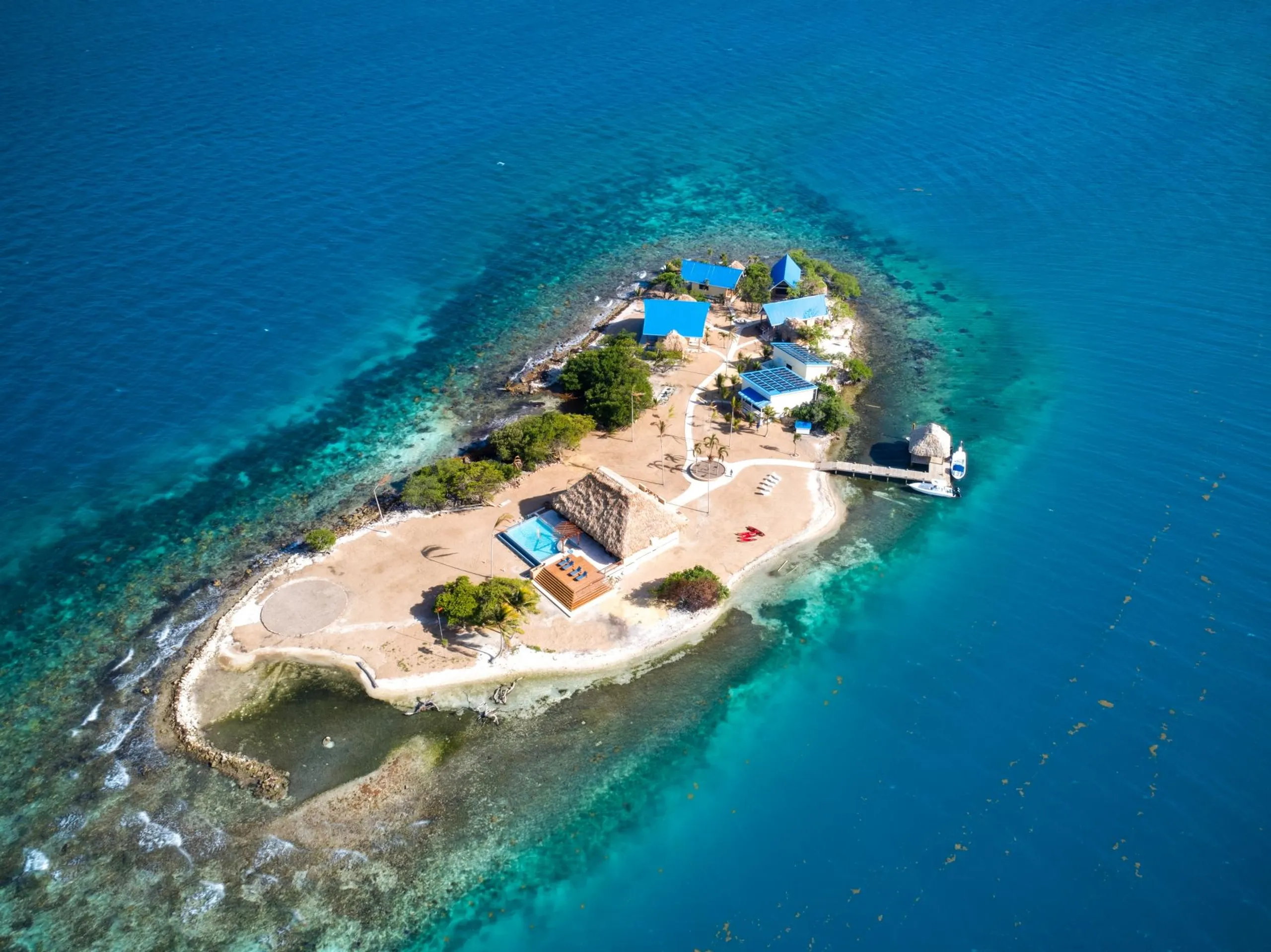 Tranquil Private Island Villa with Pool and Beach Access — photograph 5