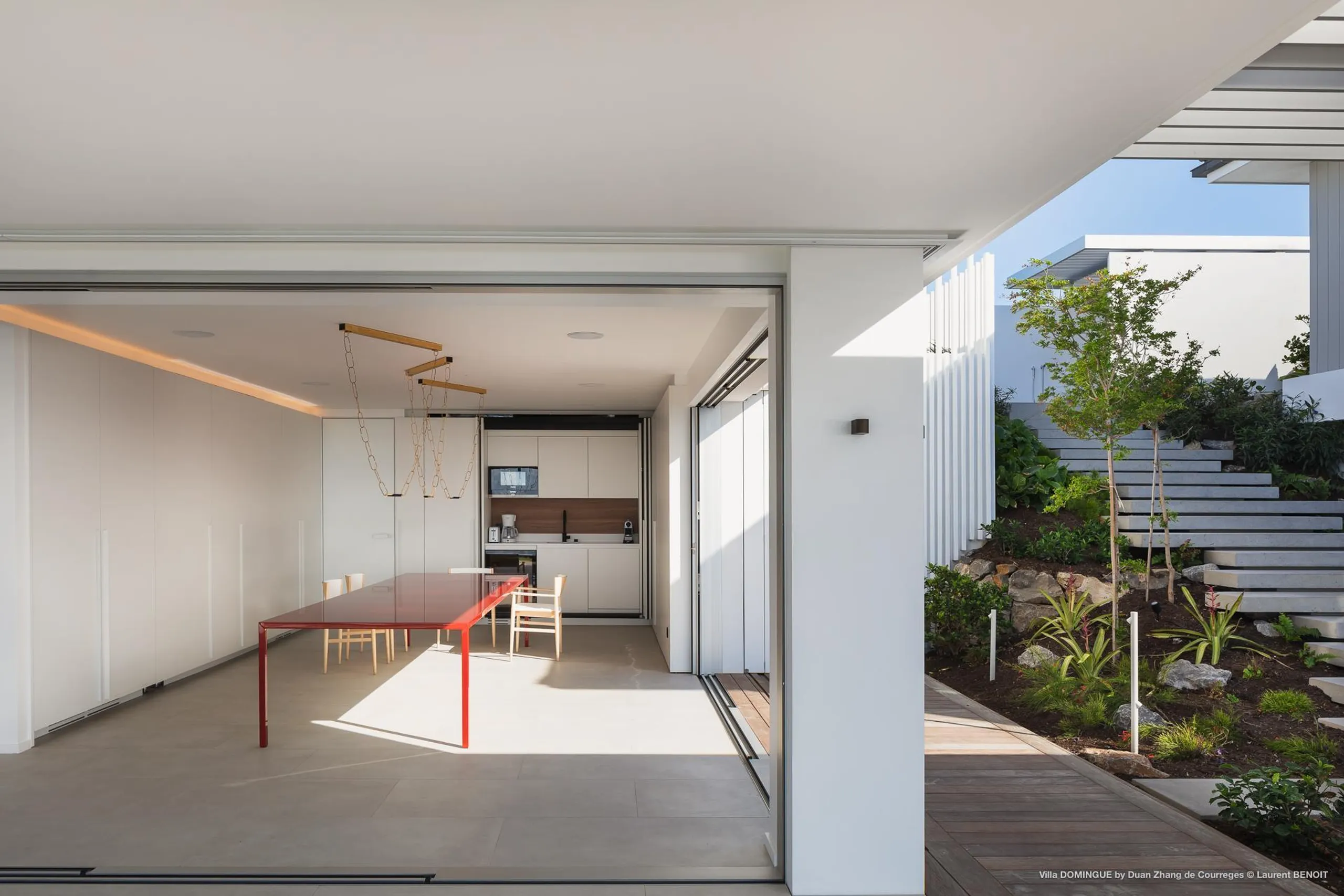 Dignified Oceanside Villa with Private Pool and Fitness Room — photograph 8