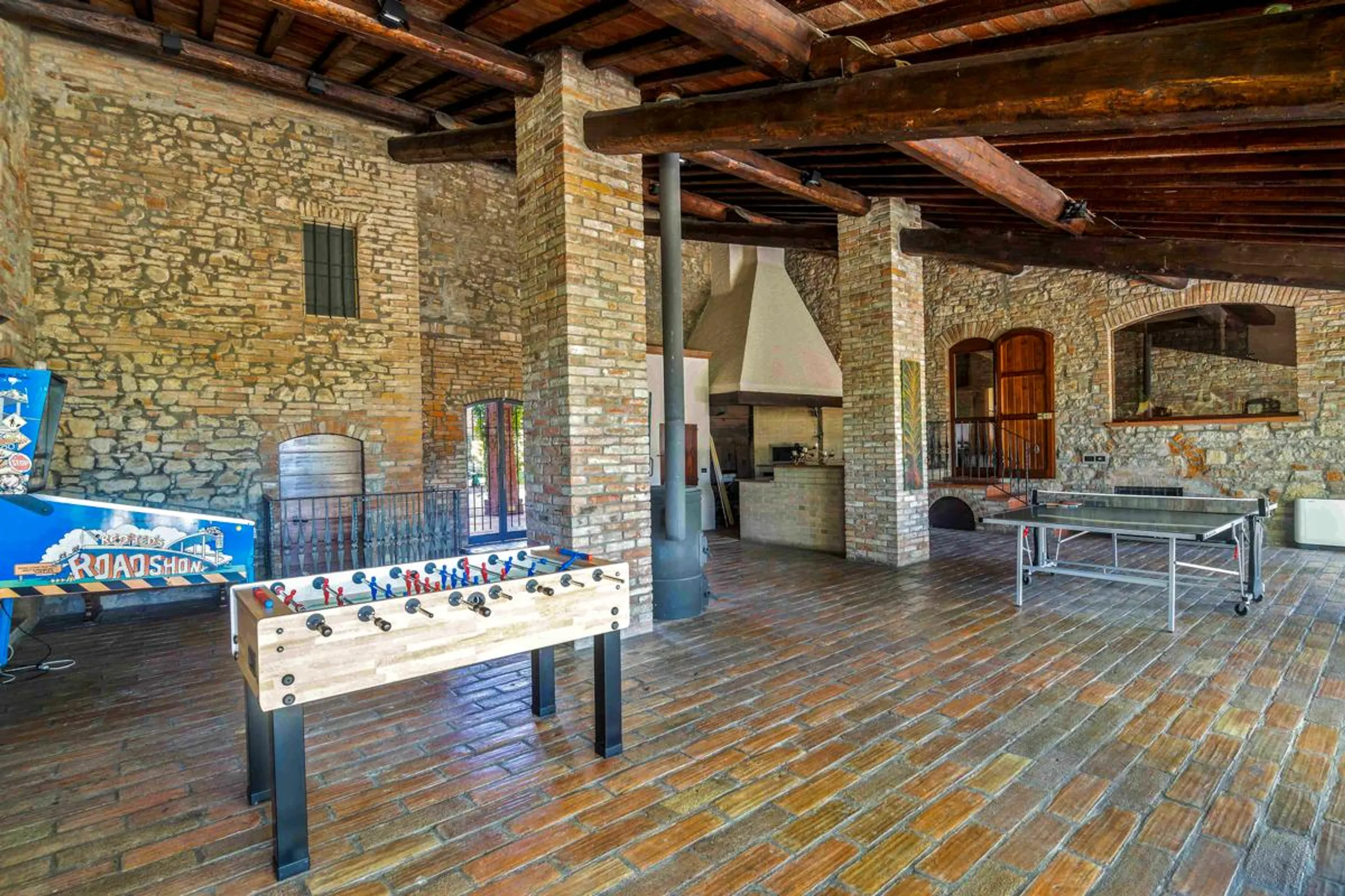 First-class Historic Villa with Pool and Panoramic Views of the Val Luretta — photograph 10