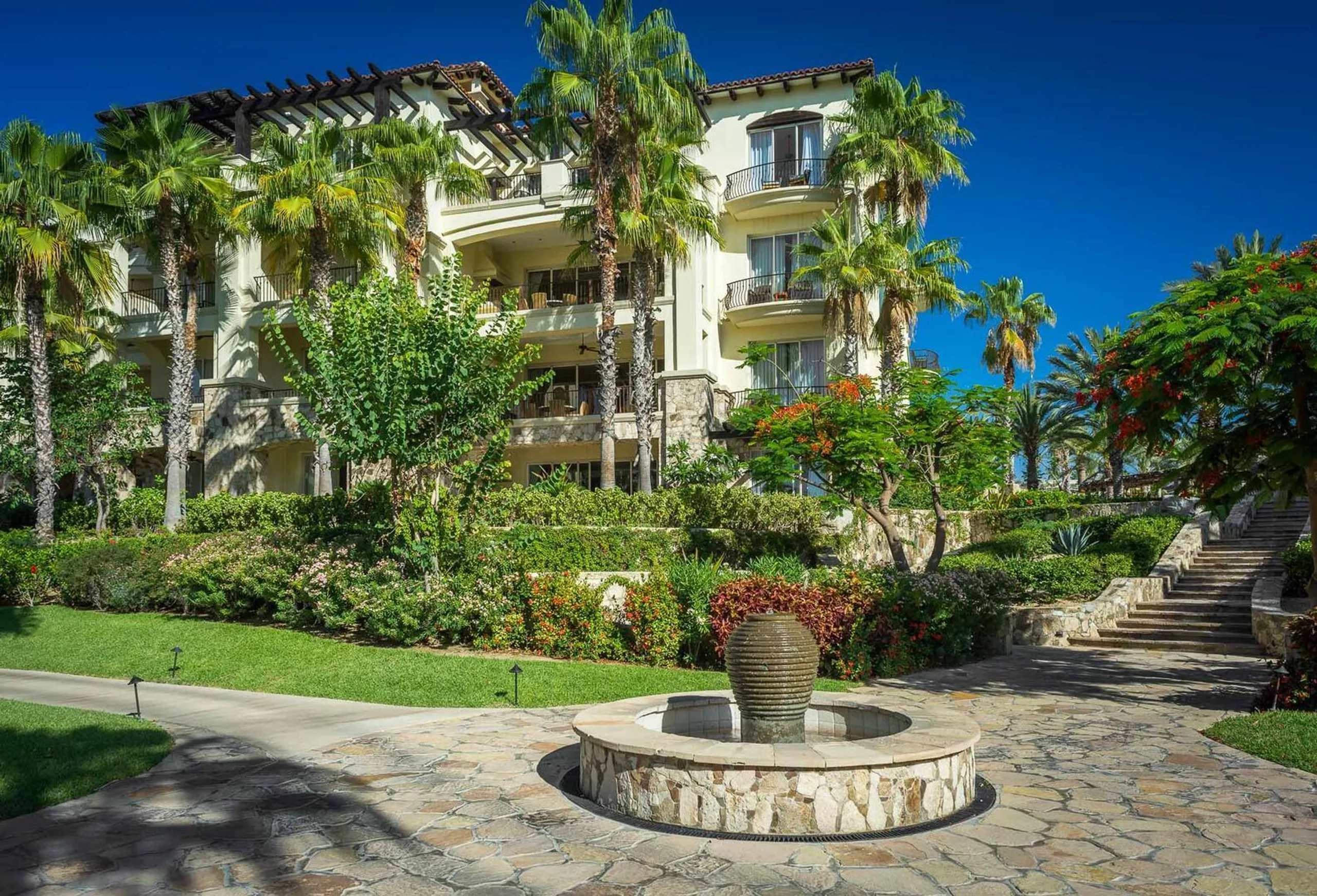 Elegant 4-Bedroom Villa in Esperanza Private Residencies and Stunning Ocean Views — photograph 11
