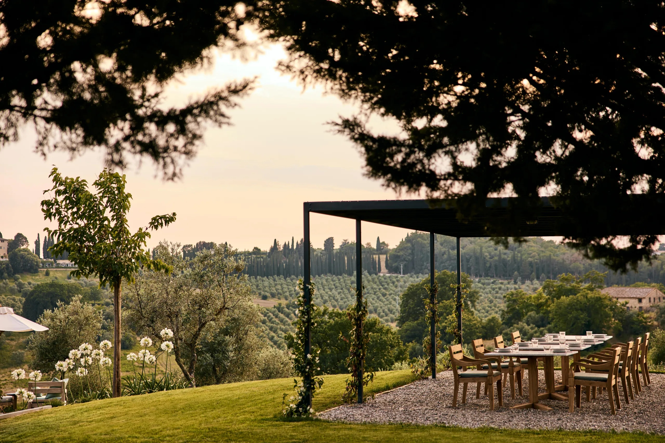 Tuscany Farmhouse Estate with Crystalline Pool and Gorgeous Views — photograph 5