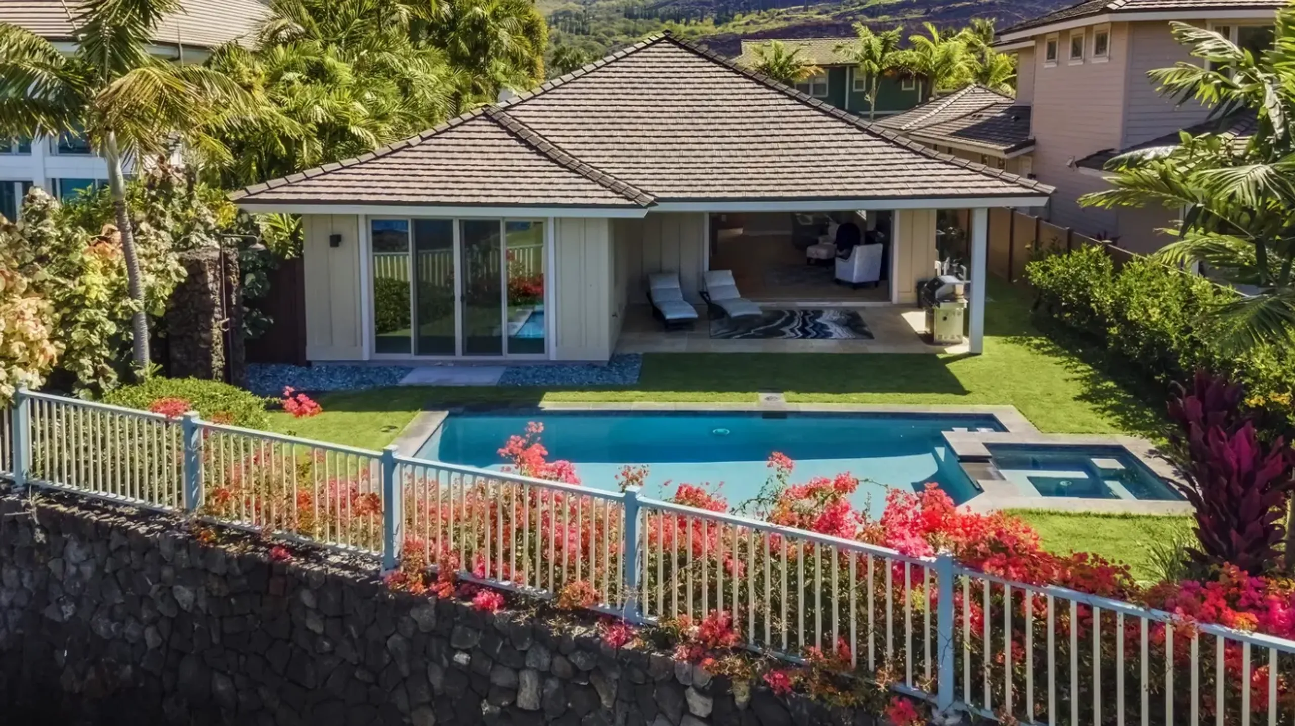 Big Island Makai Luxury Oasis with Ocean and Golf Course Views — photograph 7