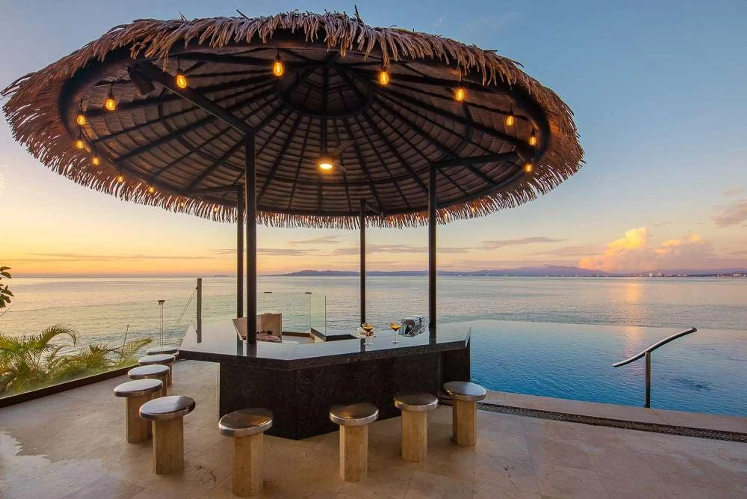 Casa Celestial Oceanfront Cliff Estate with Infinity Pool — photograph 5
