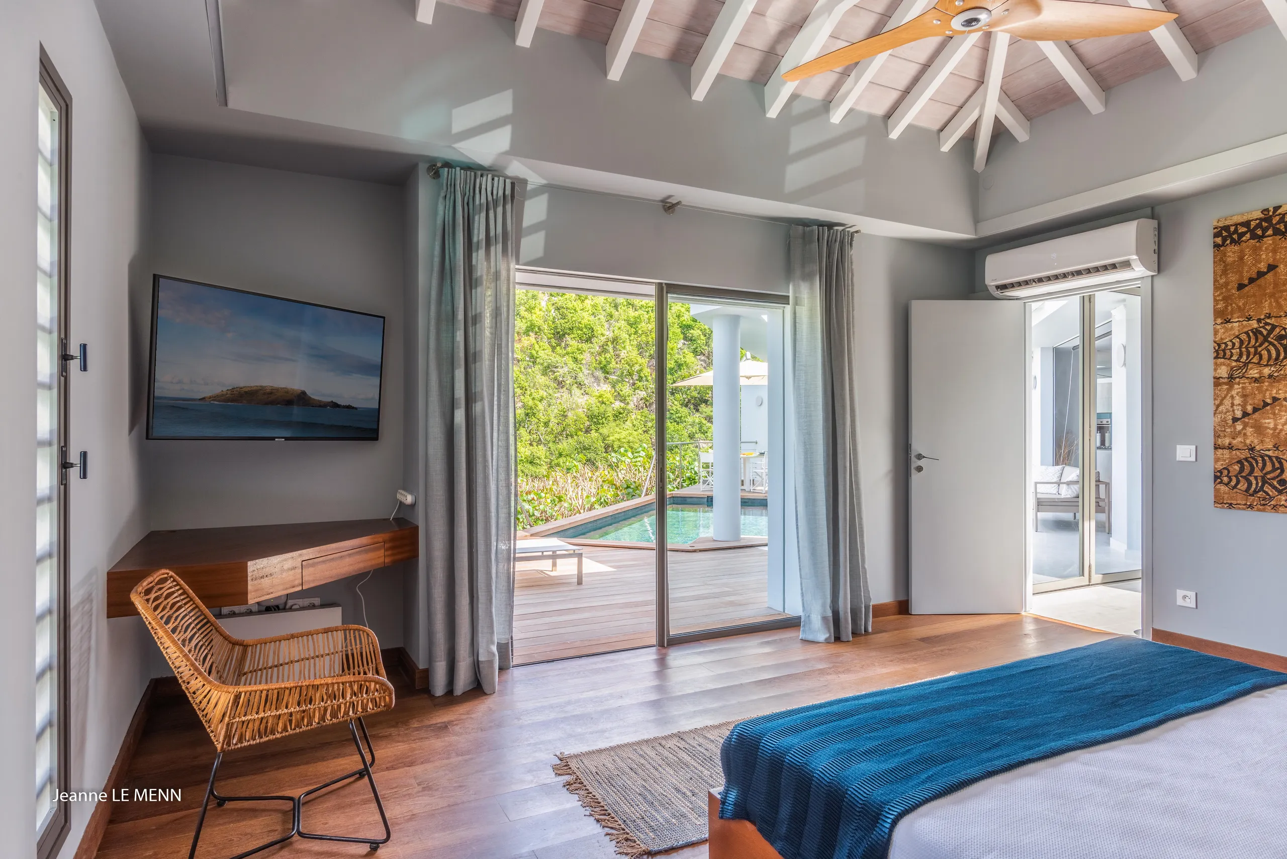 Refined Seaview Villa with Private Pool — photograph 9