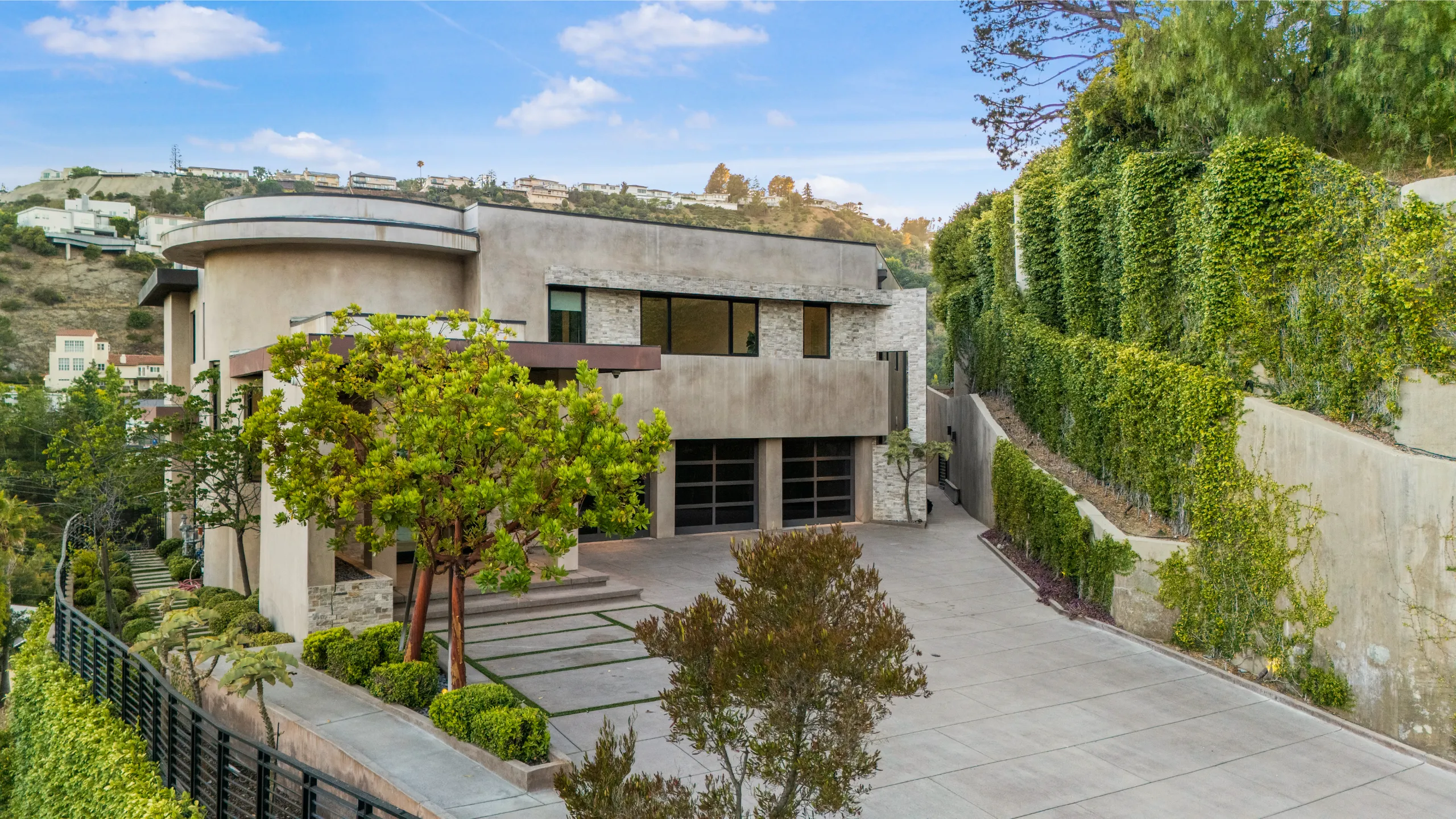 Exclusive Hill Side Estate With Private Pool — photograph 7
