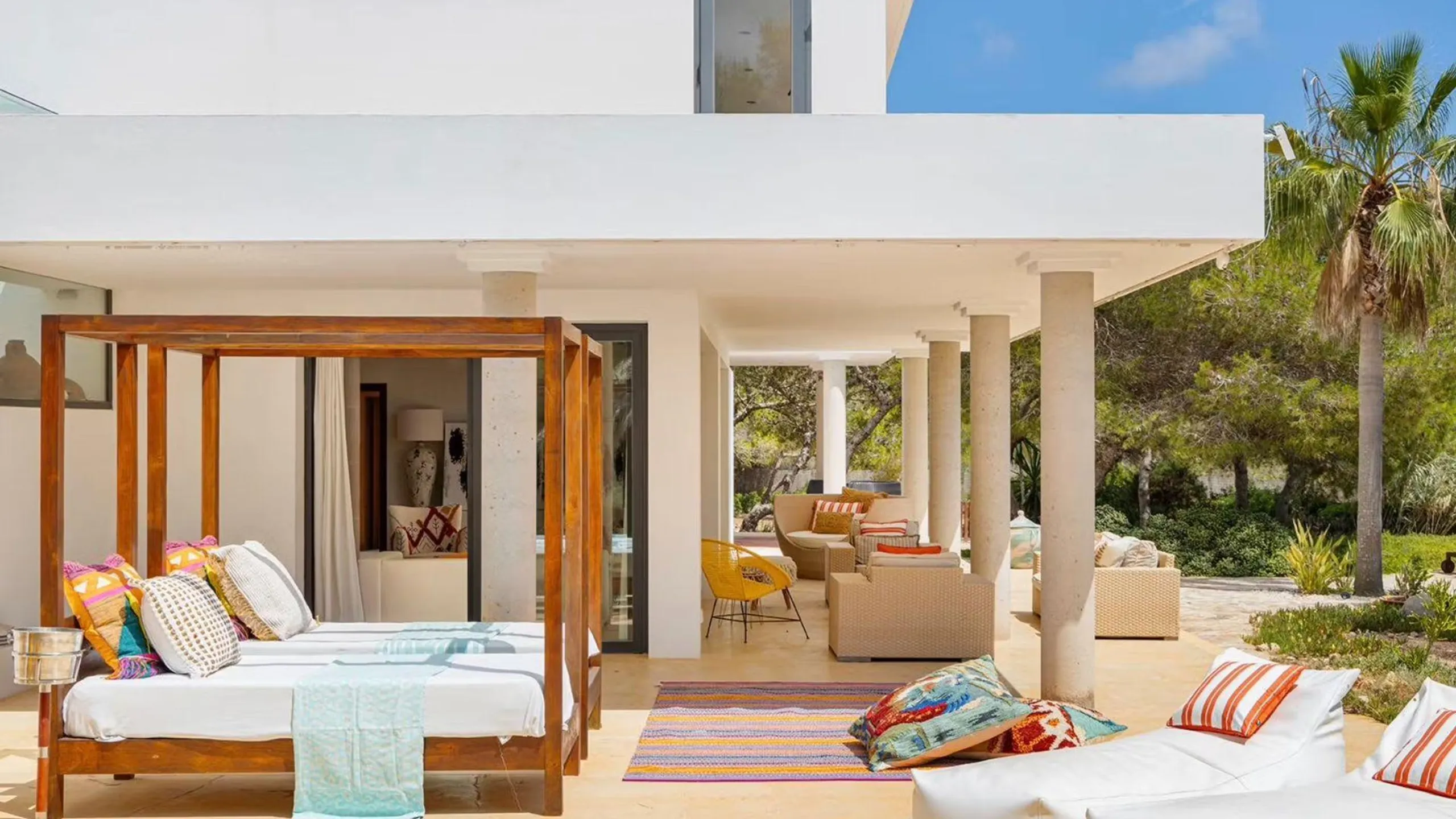 Sun-Kissed Formentera Villa with Private Pool, Palm Gardens & Beach Access — photograph 8