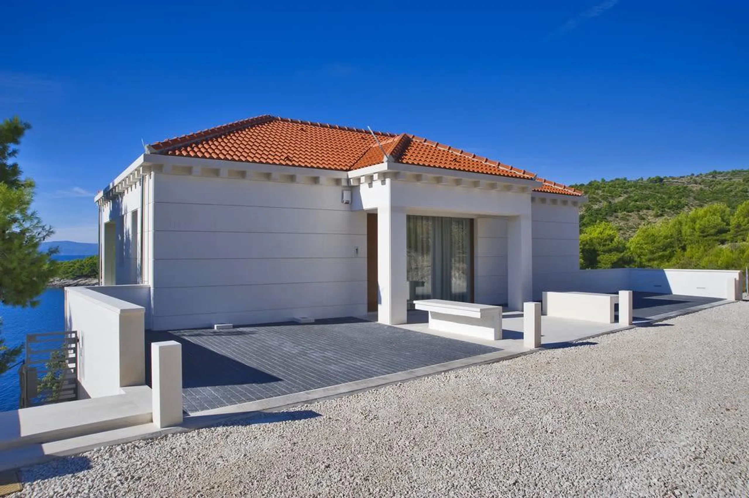 Relaxing Seafront Hideaway with Pool, Jacuzzi and Spacious Terraces — photograph 10