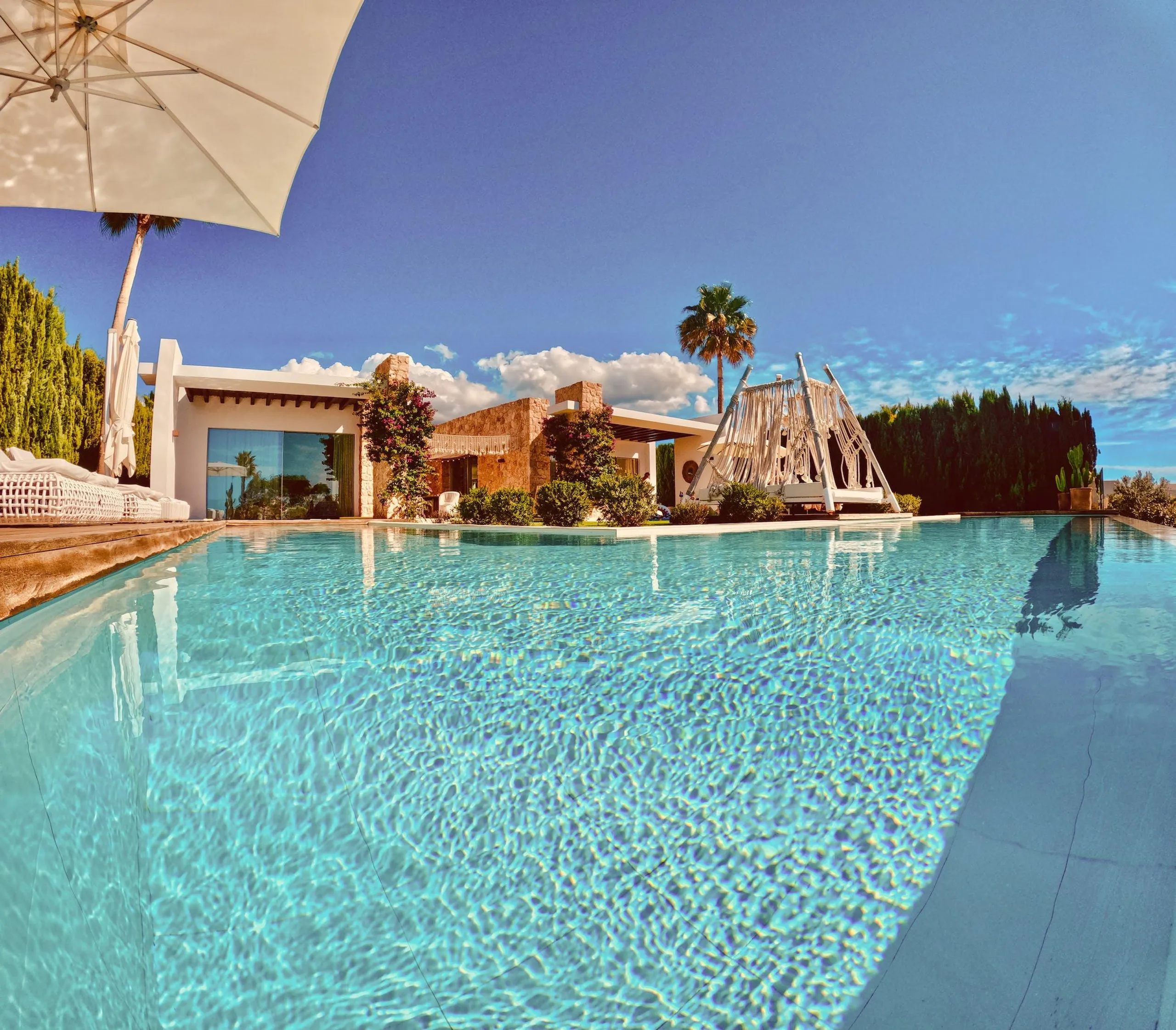 Chic San Jose villa with Crystalline Pool, Gazebo, and Dining Al-Fresco — photograph 2
