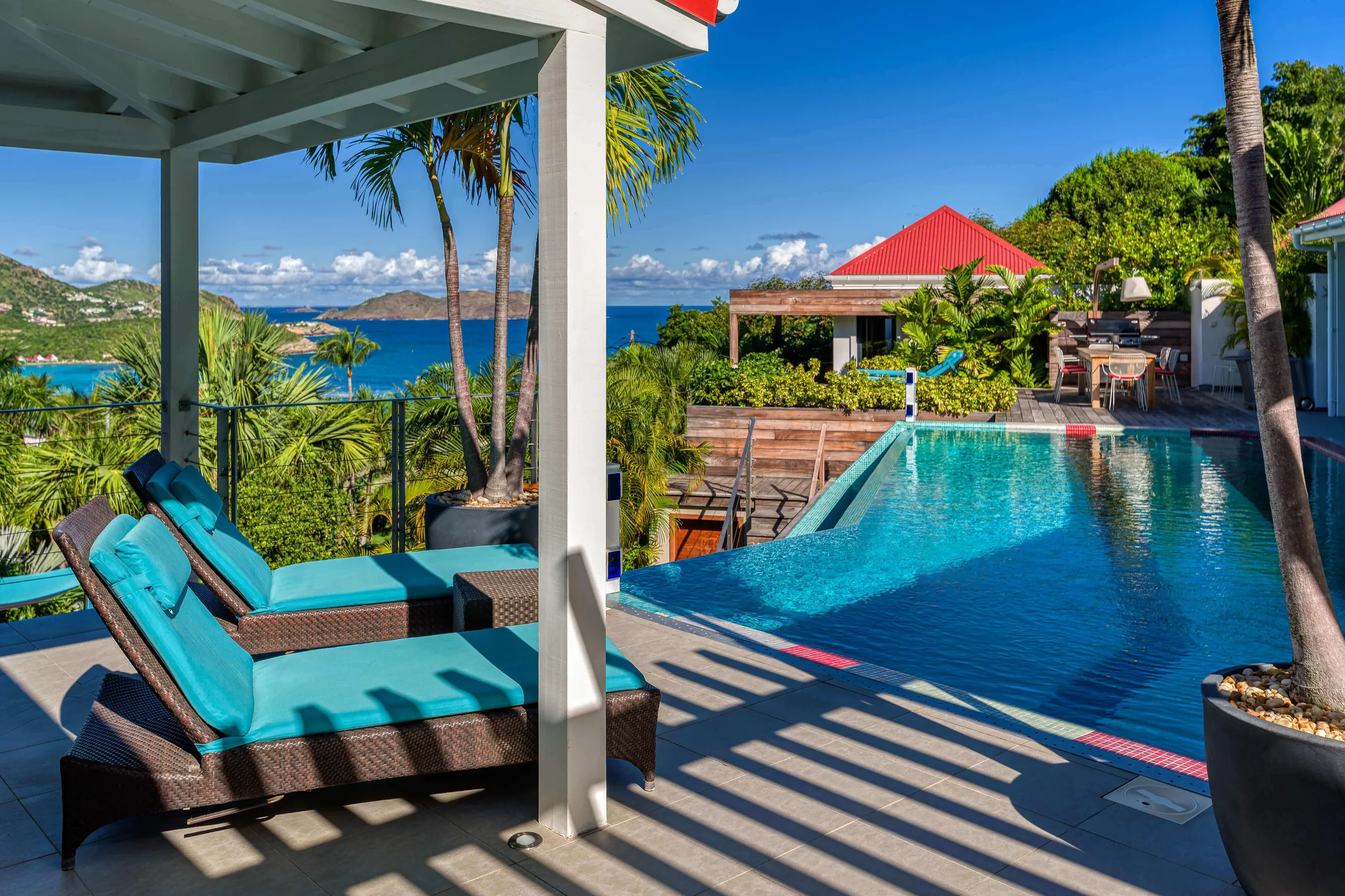 Colonial-Styled Villa with Private infinity Pool and Bay Views — photograph 5