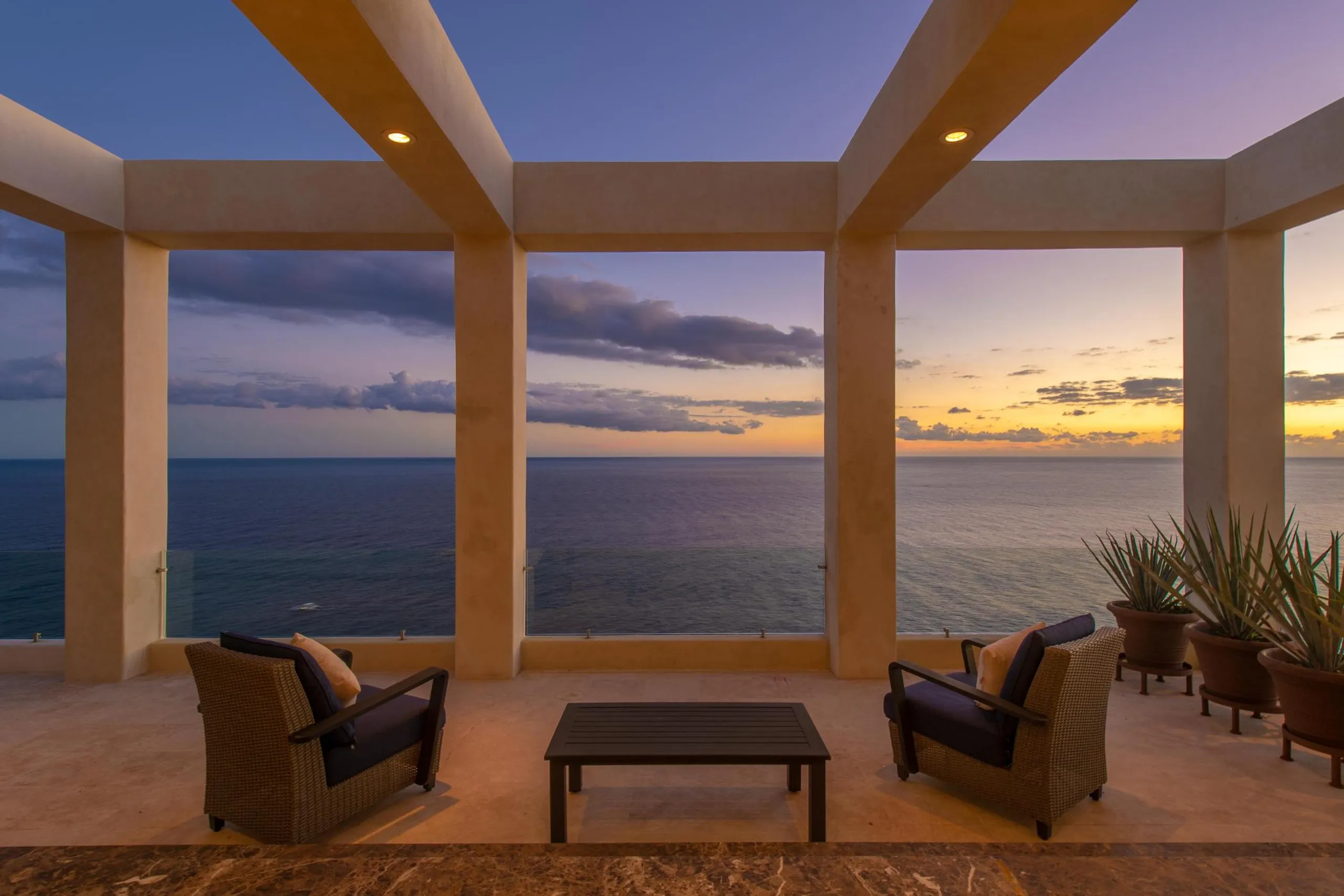 Spectacular Cabo Luxury Estate with Invigorating Pool and Stunning Views — photograph 9