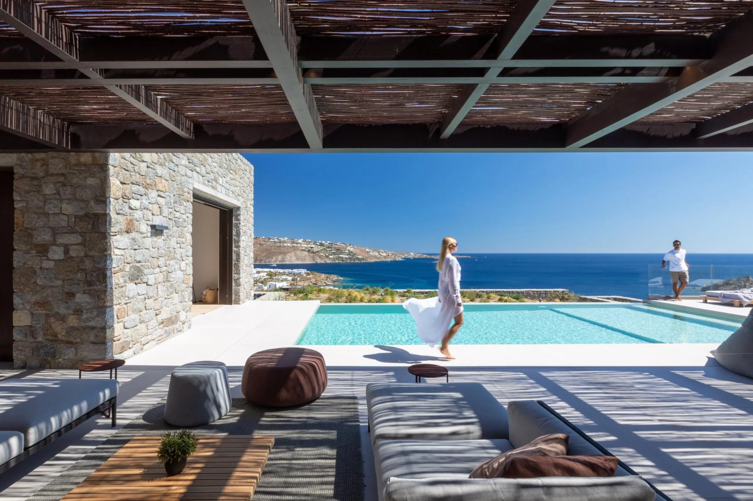Sumptuous Seaview Villa with Majestic Pool and Views — photograph 2