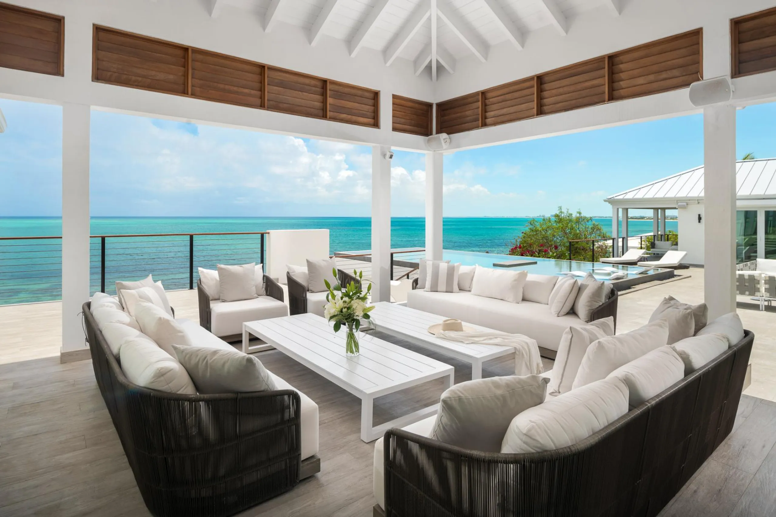 Oceanfront 5BR Estate with Private Pool & Private Ocean Access — photograph 5