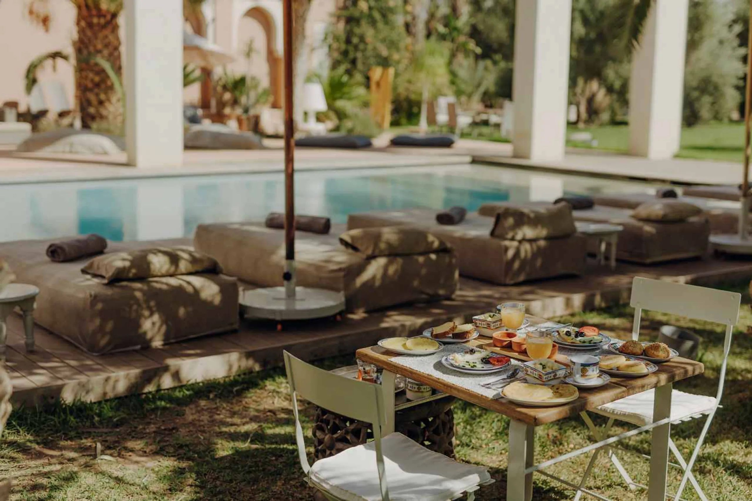 A Serene Marrakech Haven with Private Pool and  Lush Greenery — photograph 8
