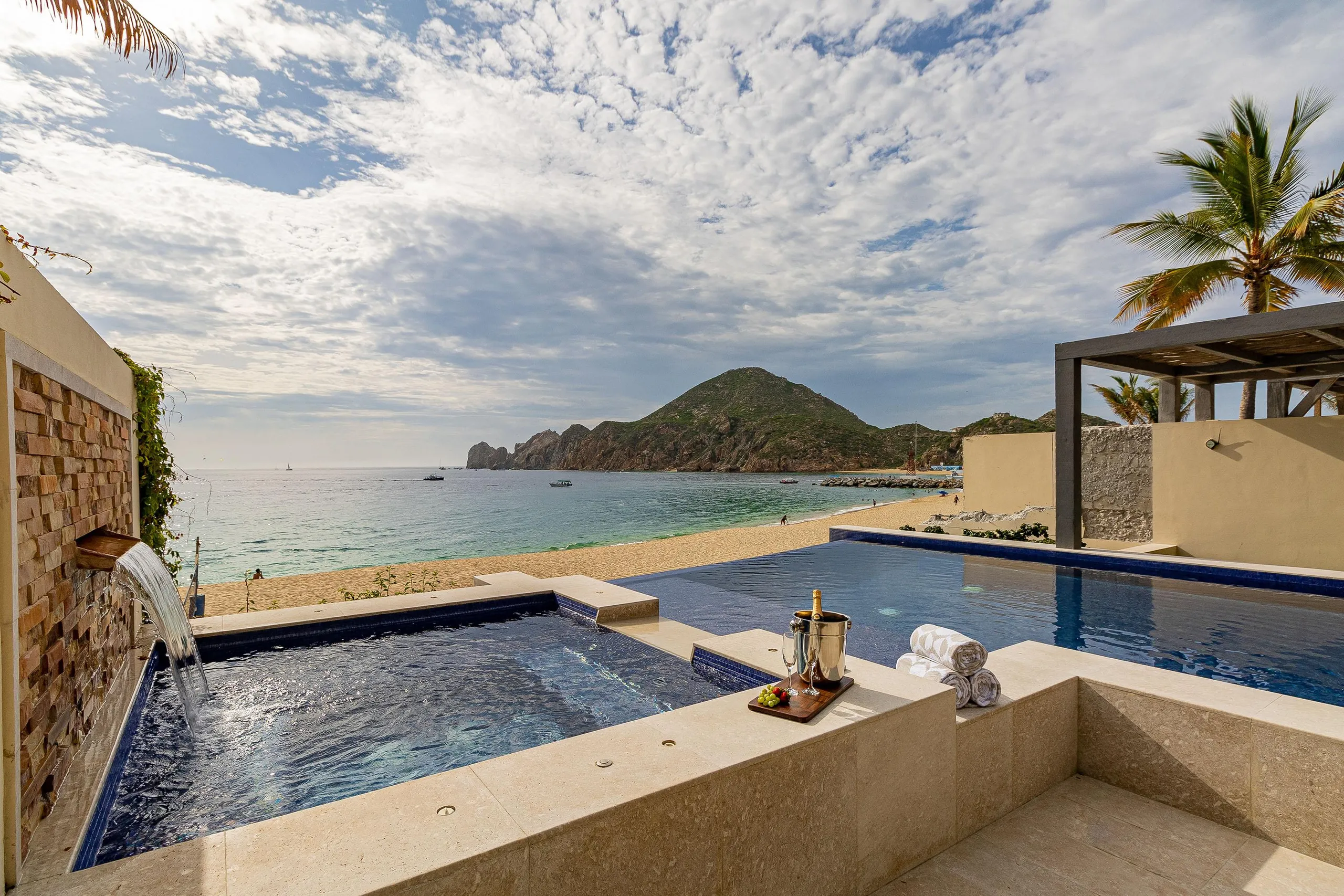 Deluxe Relaxation Villa with Infinity Pool and Stunning Ocean View — photograph 5