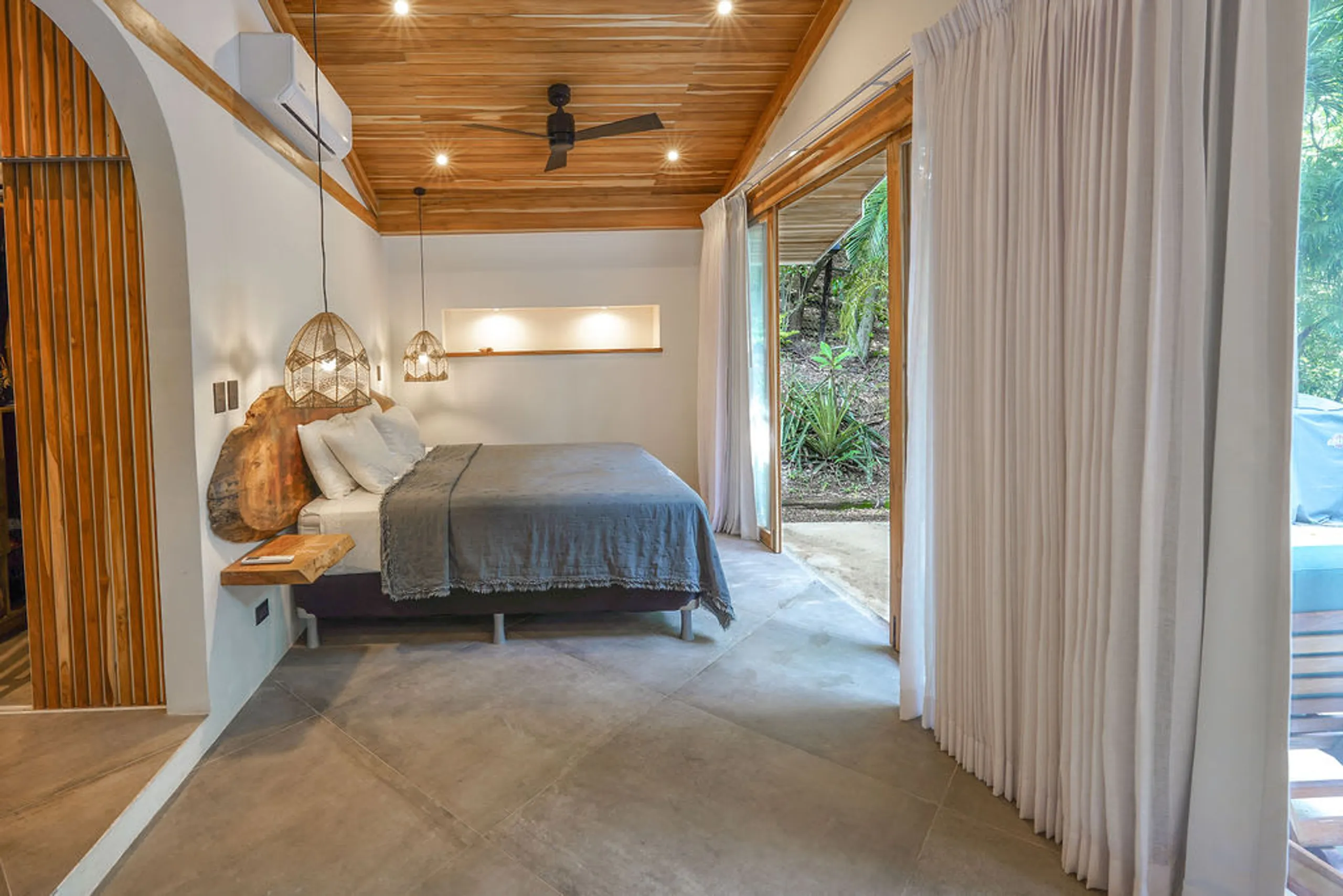 Tropical Oasis | 4BR Casita with Pool, Balinese Decor & Lush Gardens — photograph 9