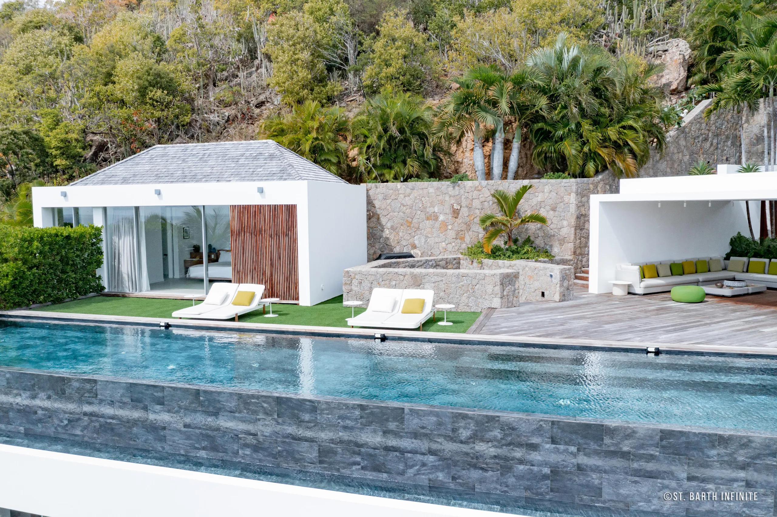 Palatial Oceanview Villa with Infinity Pool — photograph 5