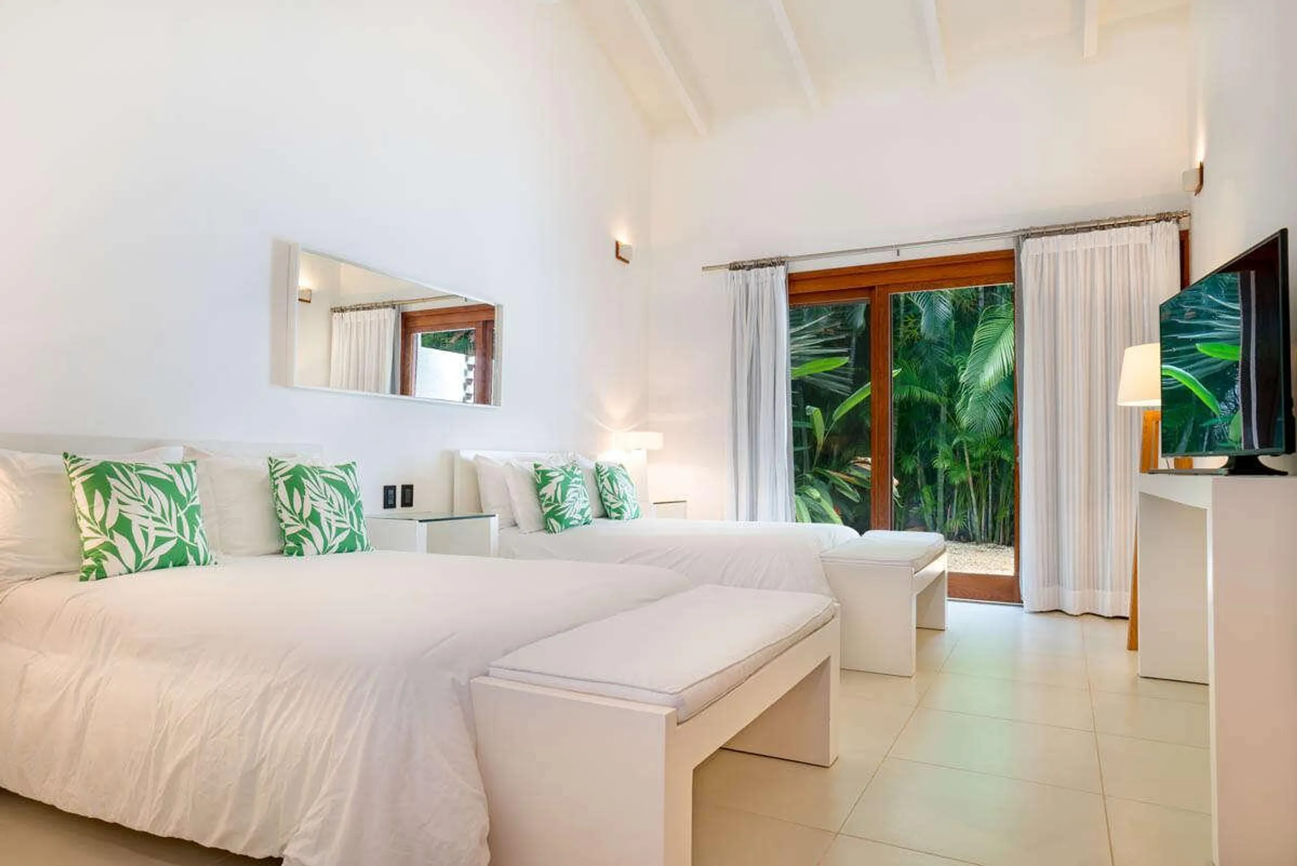 Modern Masterpiece Villa with Infinity Pool with Golf Course Views — photograph 7