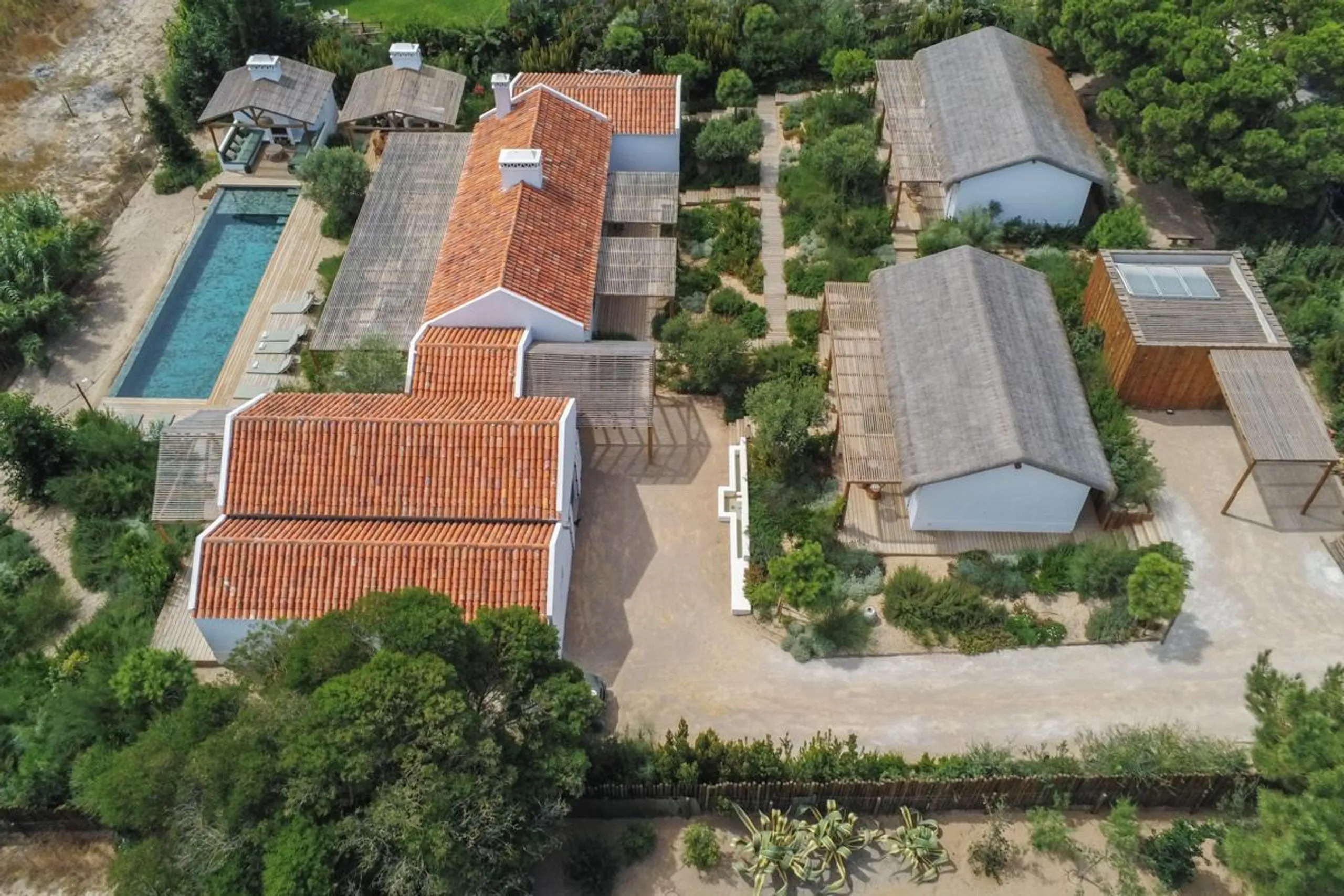 Superb 7 Bedroom Villa with Private Pool, Private Beach Access and Nature Views — photograph 5