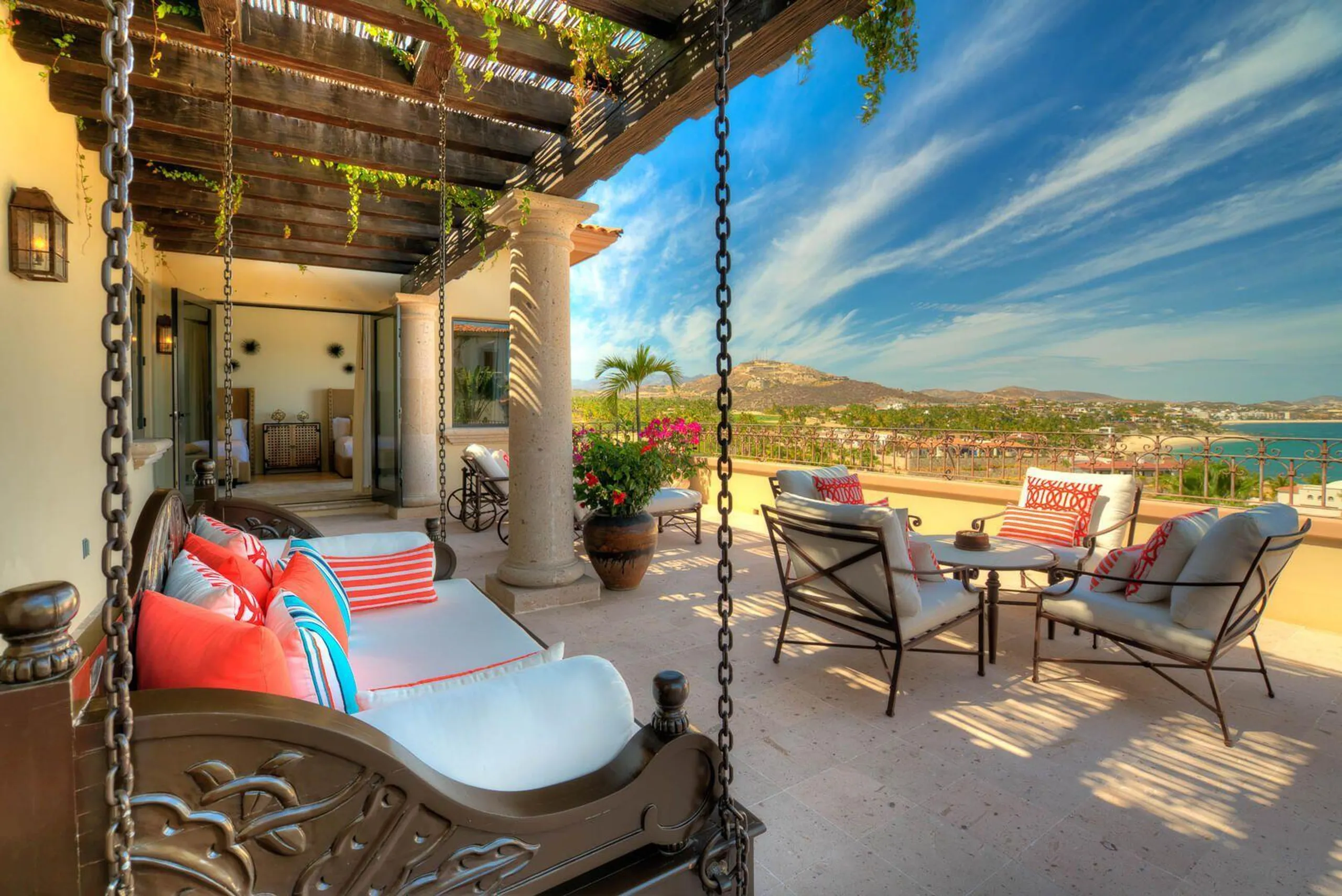 Enchanting Villas del Mar Estate with Infinity Pool and Spa — photograph 3