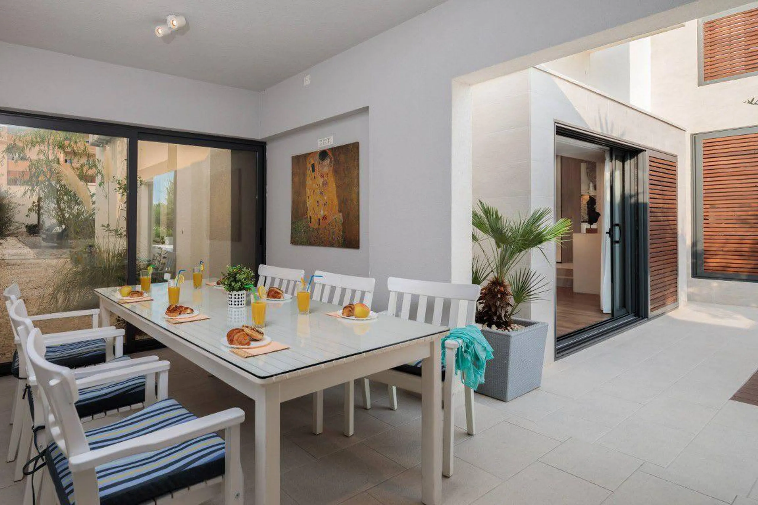 Calming Villa For Family with Swimming Pool — photograph 8