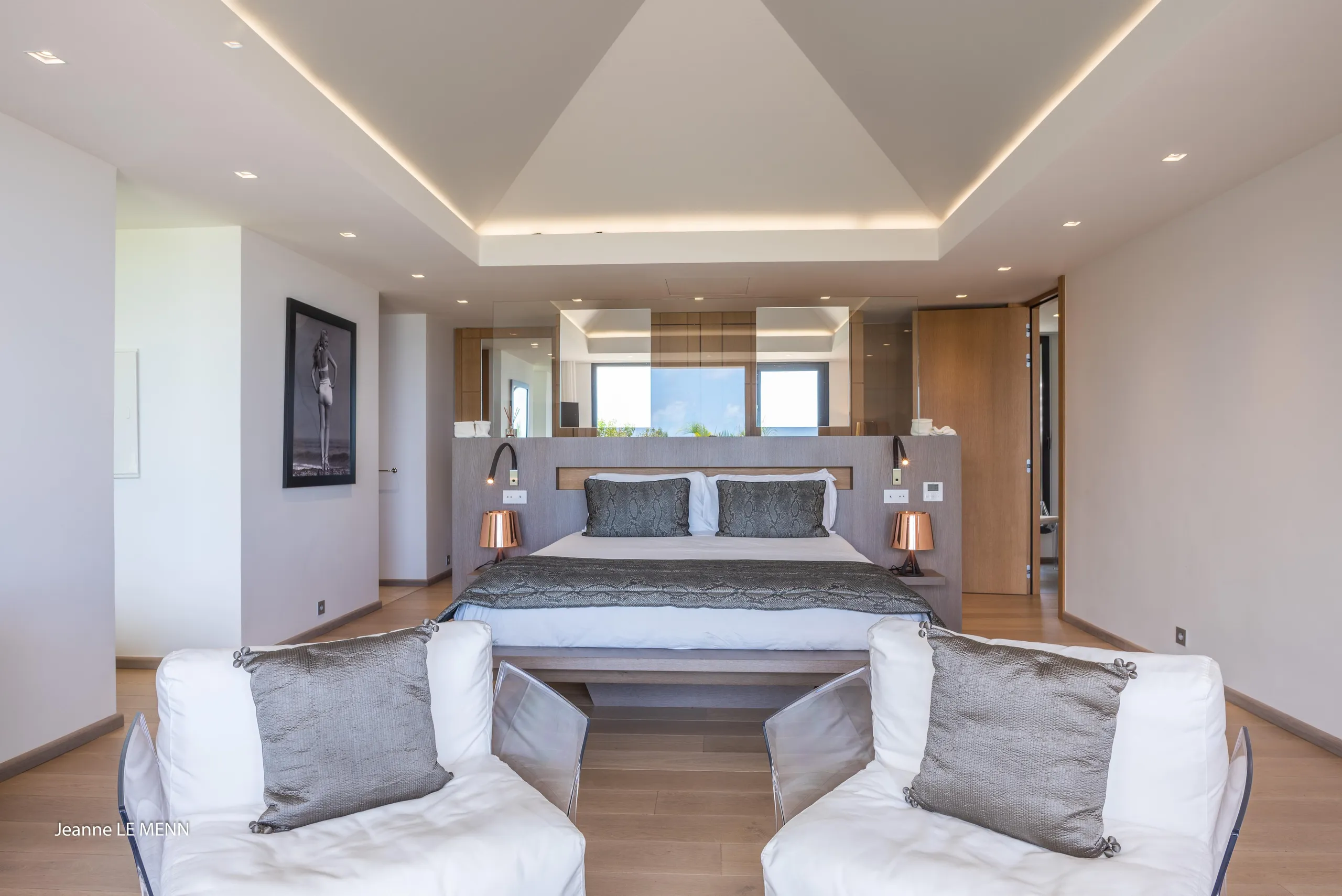 Invigorating Seaview Villa with Infinity Pool and Fitness Room — photograph 9