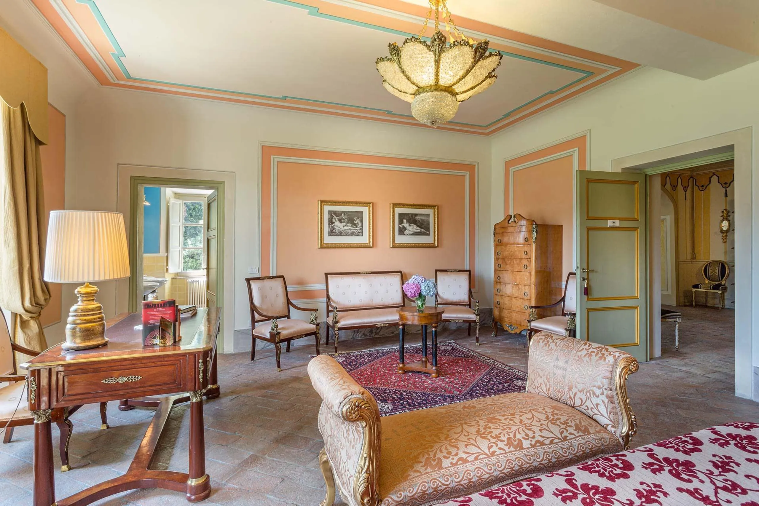 Elegant Hillside Villa With Panoramic Views — photograph 9
