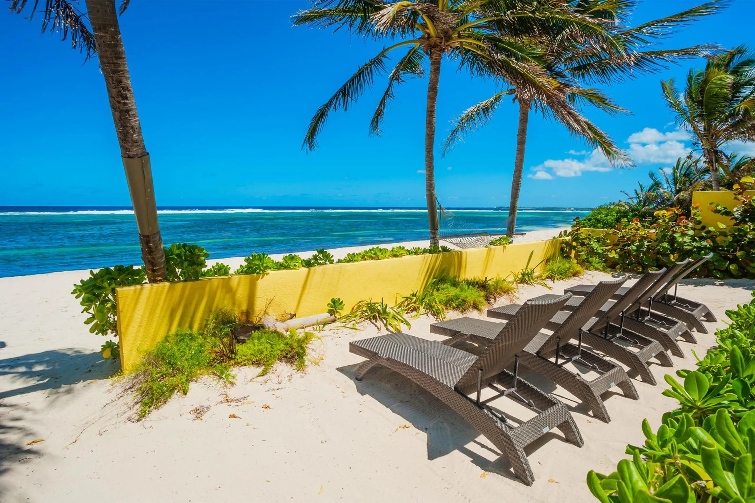 Grand Cayman Reef Villa with Private Pool and Ocean Views — photograph 7