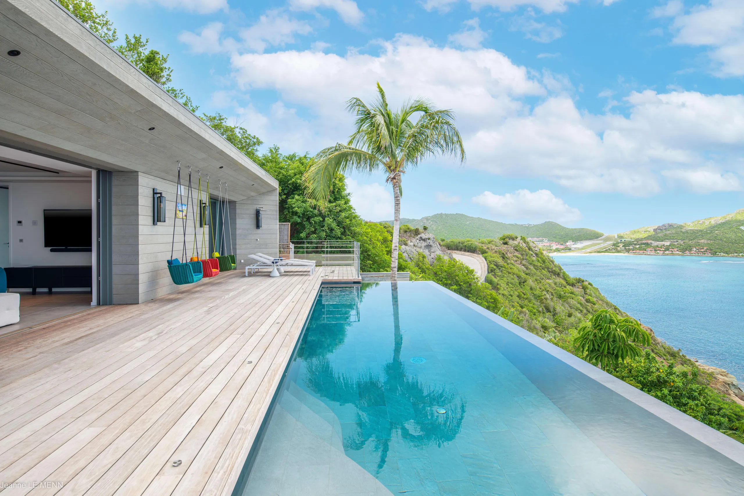 Breathtaking Cliffside Villa in Saint-Jean with Infinity Pool and Stunning Ocean Views — photograph 8