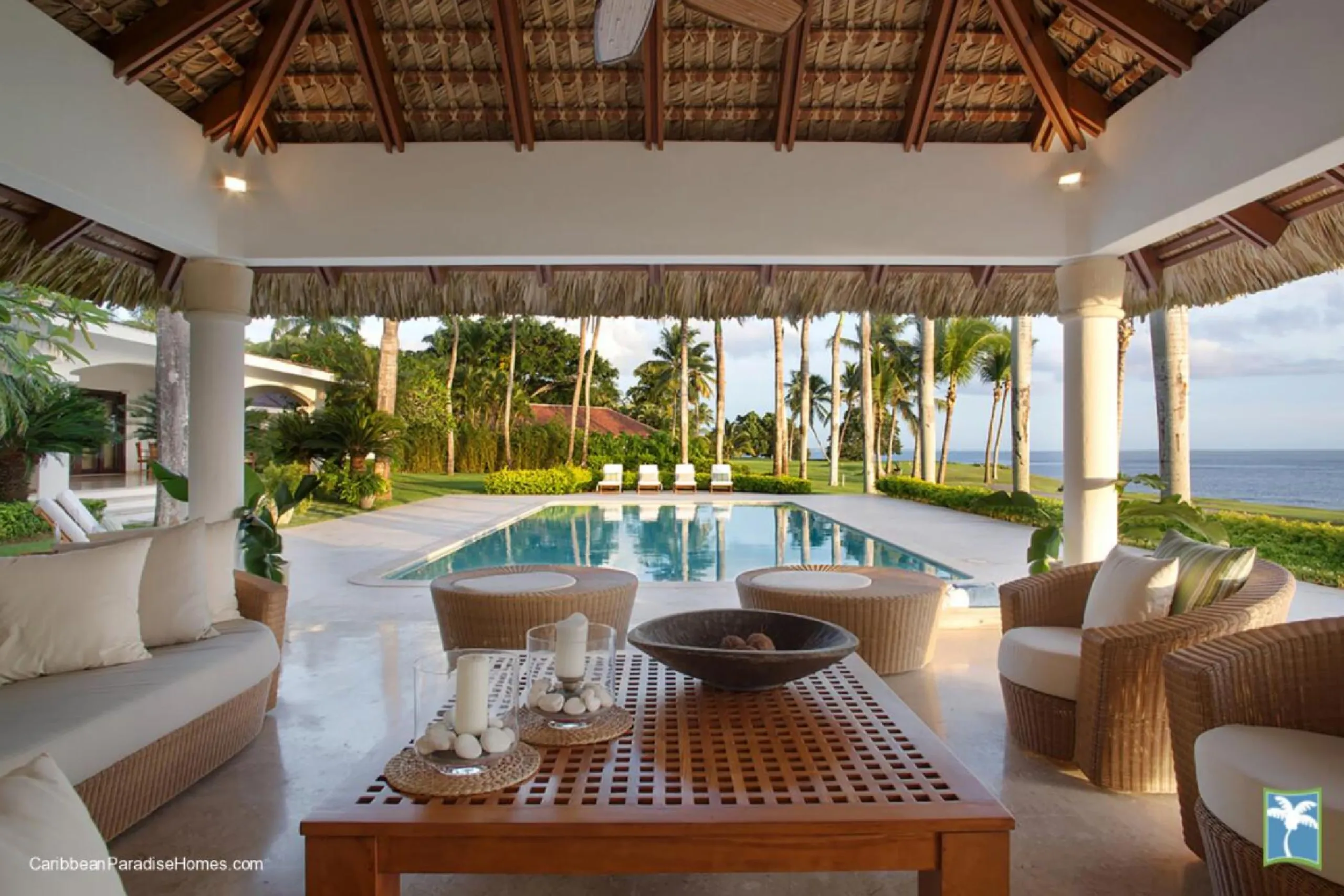 Majestic Oceanfront Villa with Private Pool and Fitness Room — photograph 2