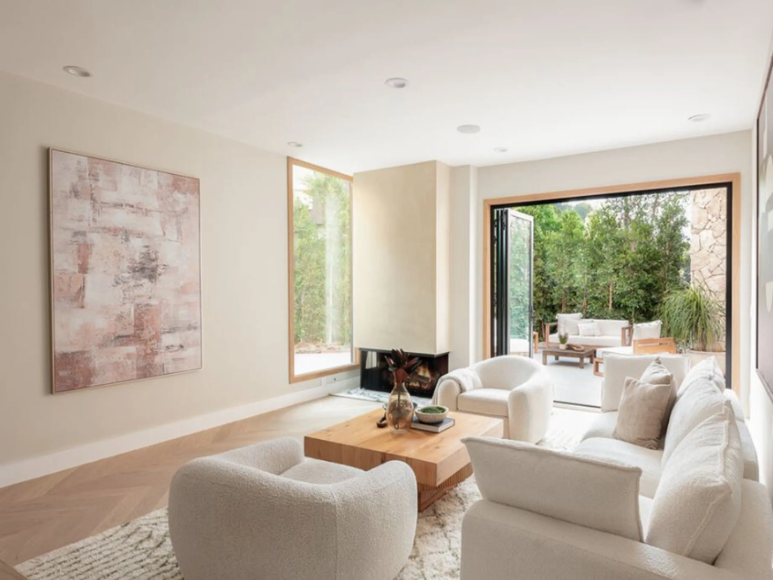 3BR Designer Villa with Modern Comfort, Natural Finishes & Prime Location — photograph 8