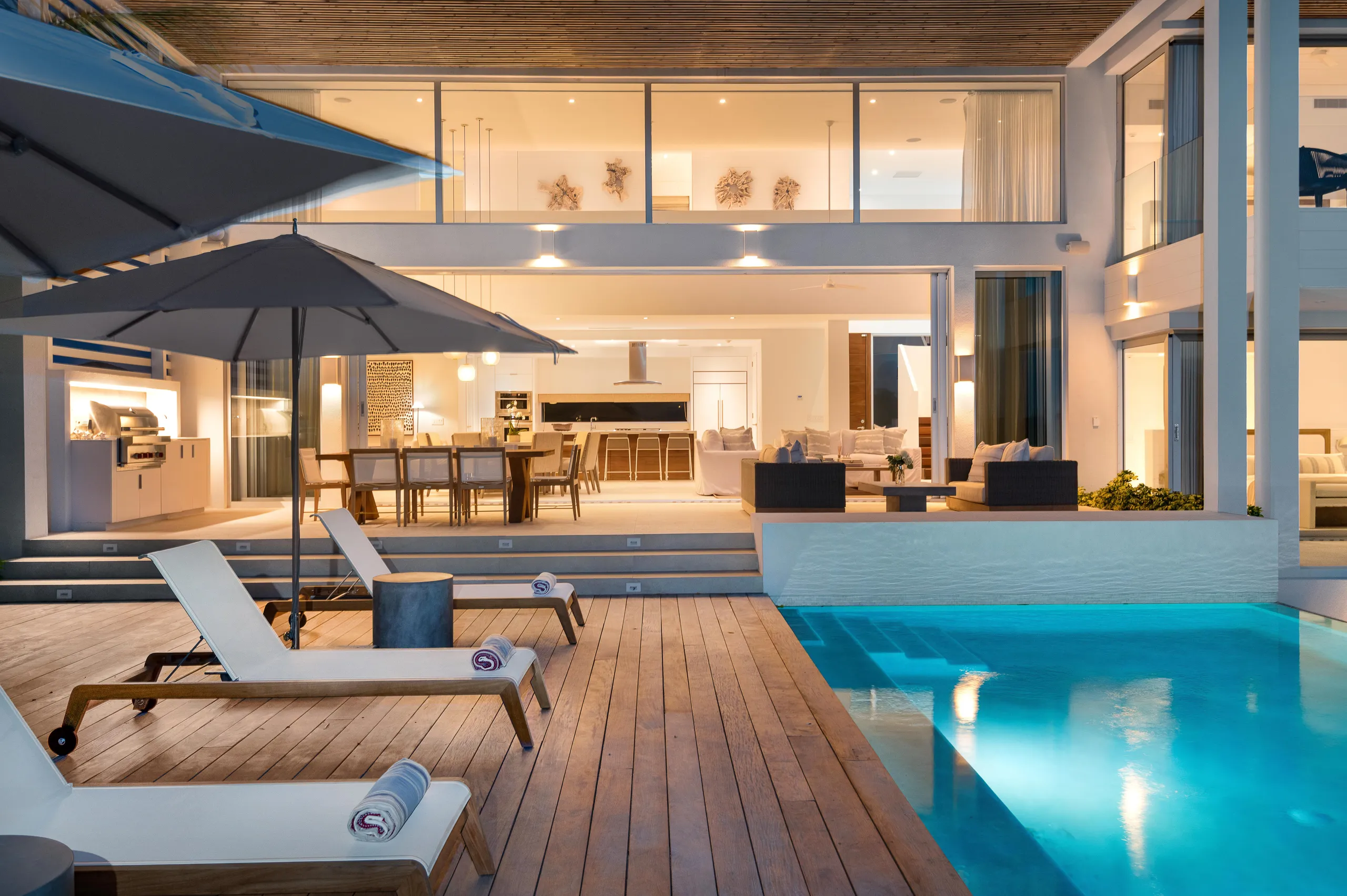 Elegant Luxe Estate in Turks & Caicos with Breathtaking Views of Grace Bay Beach — photograph 5