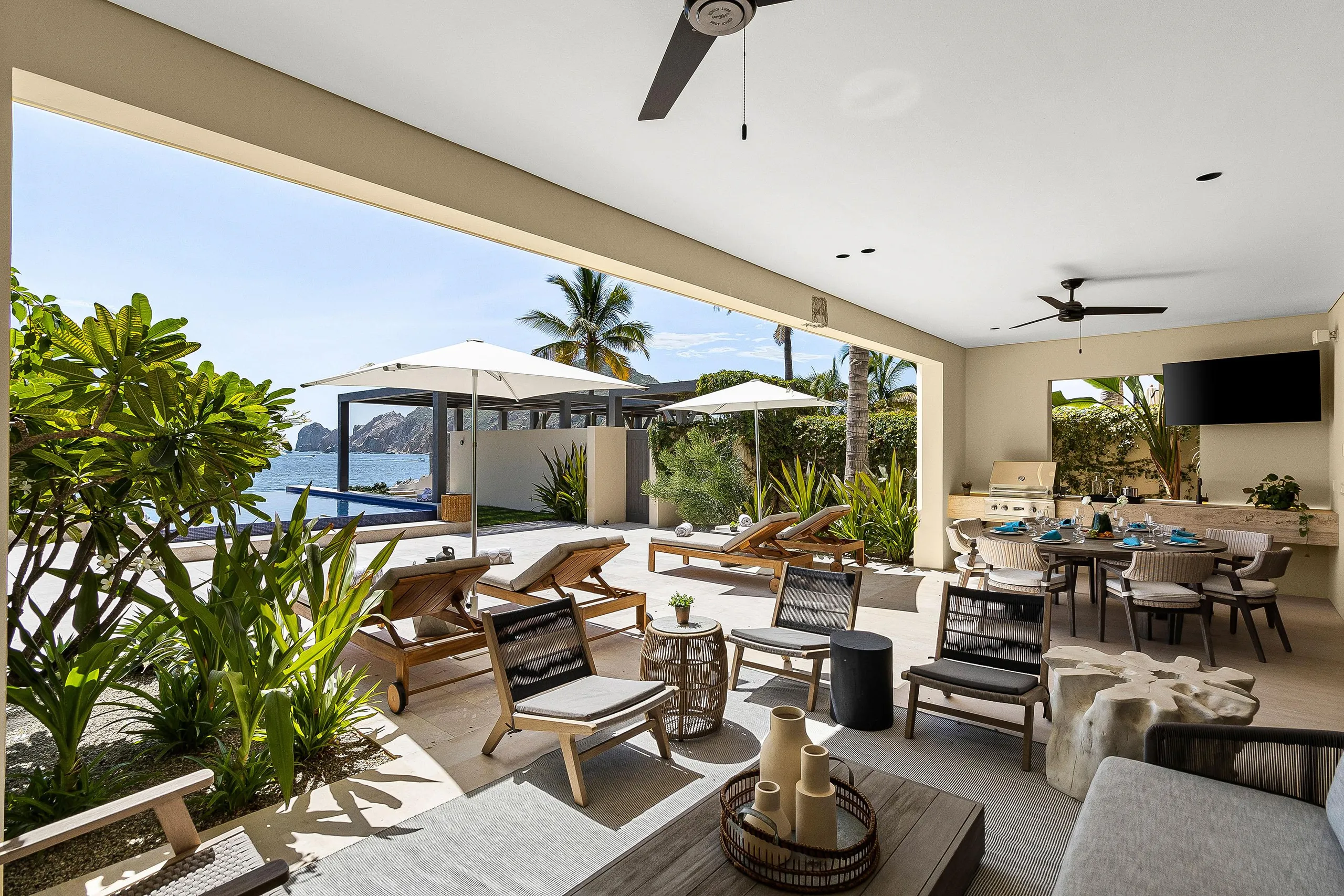 Deluxe Relaxation Villa with Infinity Pool and Stunning Ocean View — photograph 10