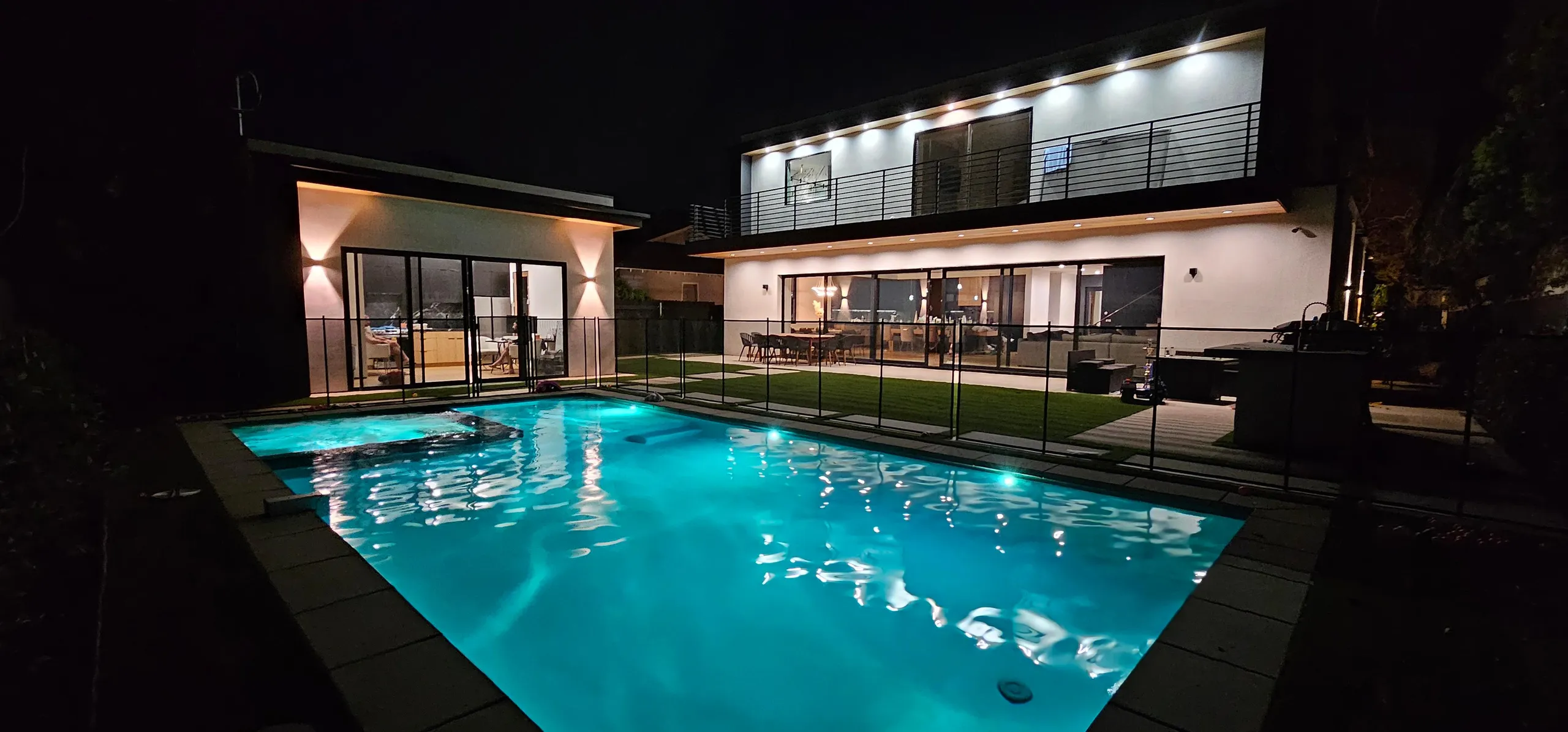 Spacious 6BR Villa in Sherman Oaks with Private Pool & Garden, Los Angeles