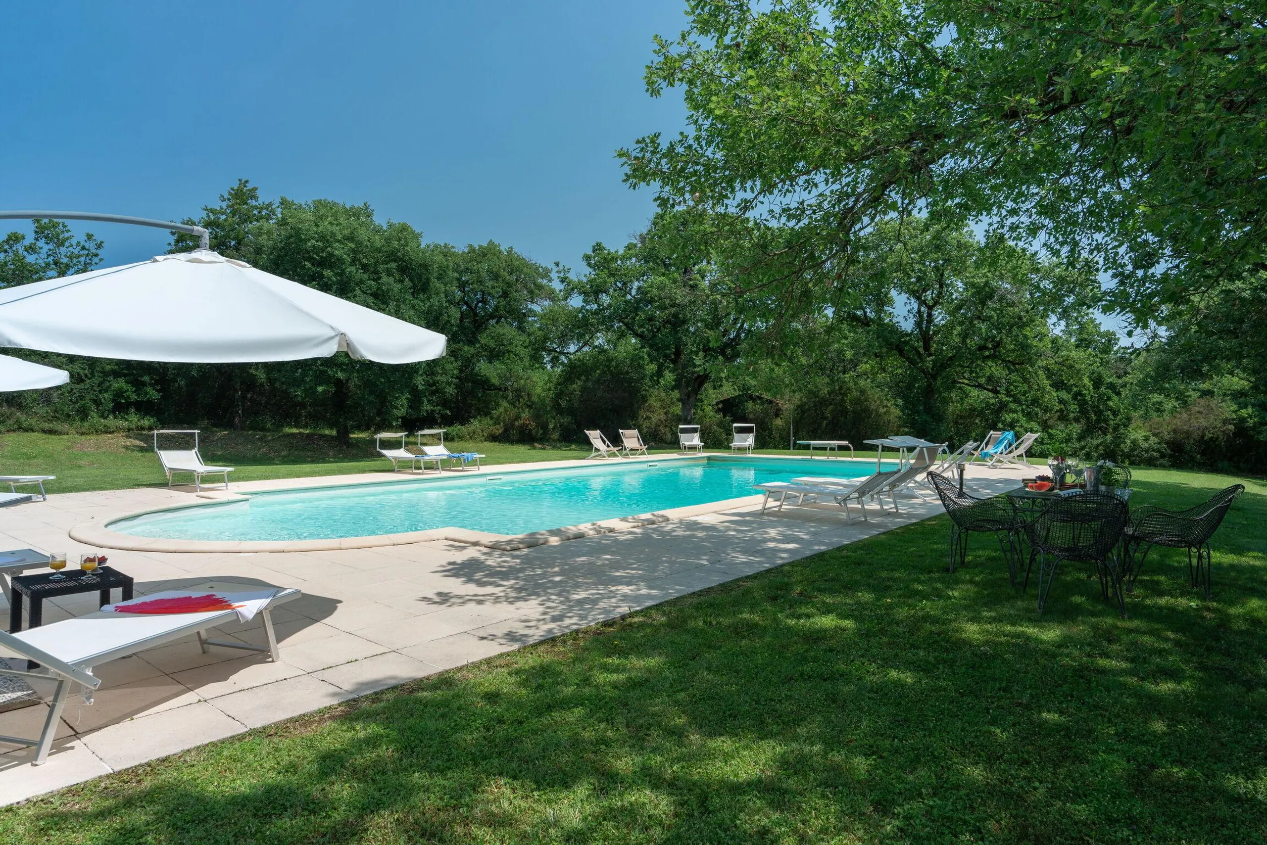 Superb Tuscan Estate with private Pool and Vineyard Views — photograph 2