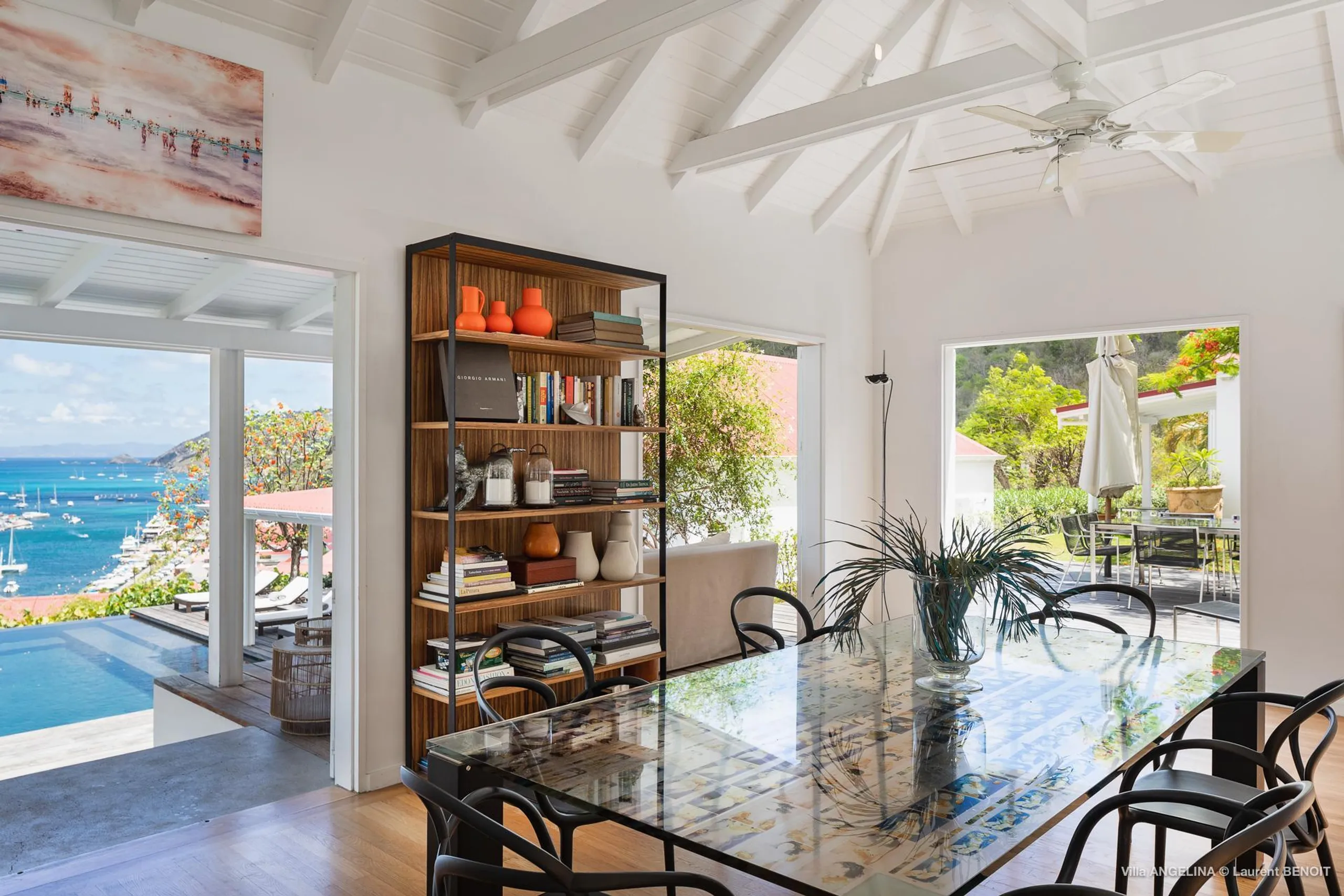 Elegant Seaview Retreat with Infinity Pool and Jacuzzi — photograph 11